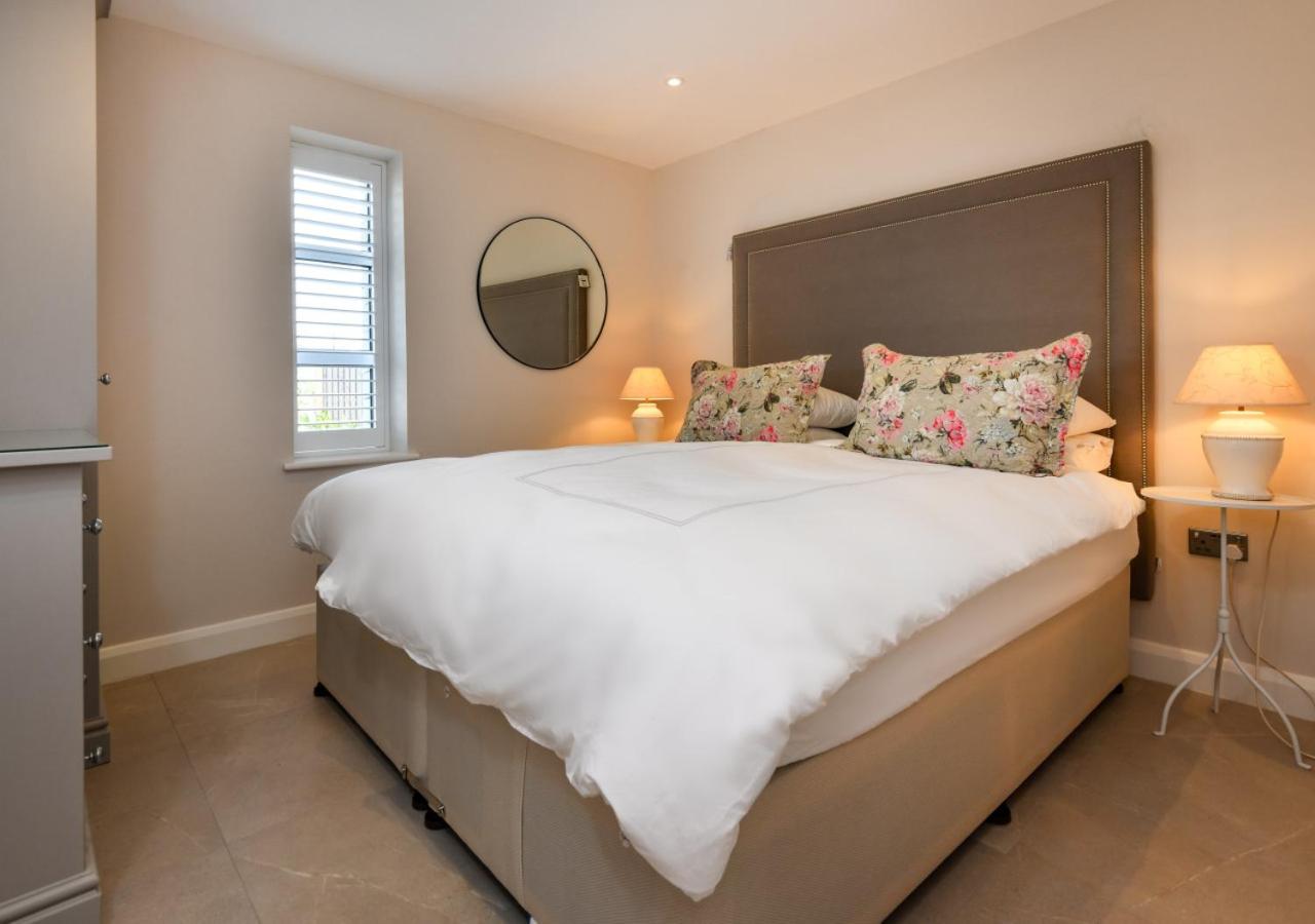 4 Bed in Abersoch oc-skylab