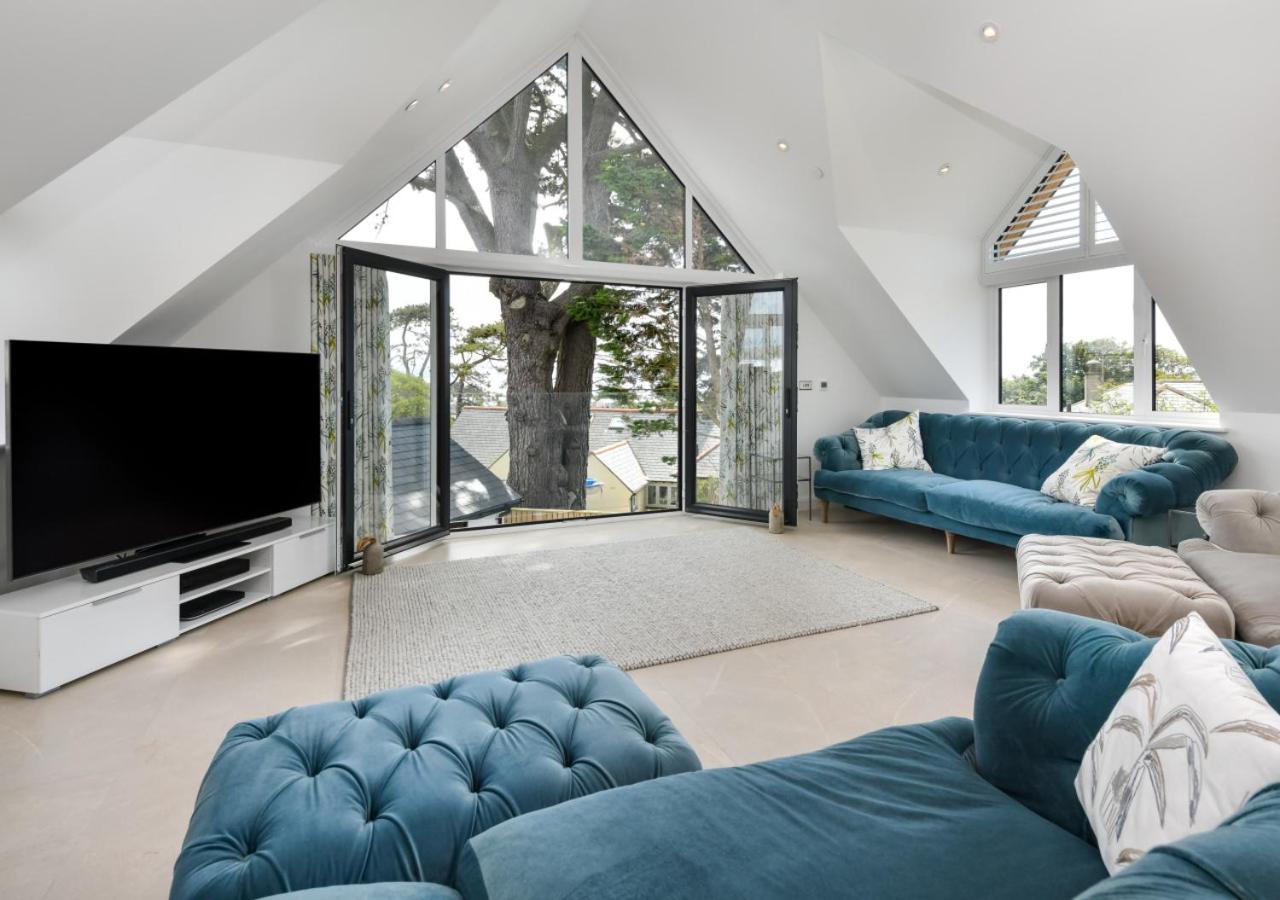 4 Bed in Abersoch oc-skylab