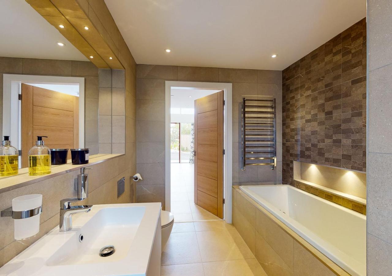 4 Bed in Abersoch oc-skylab