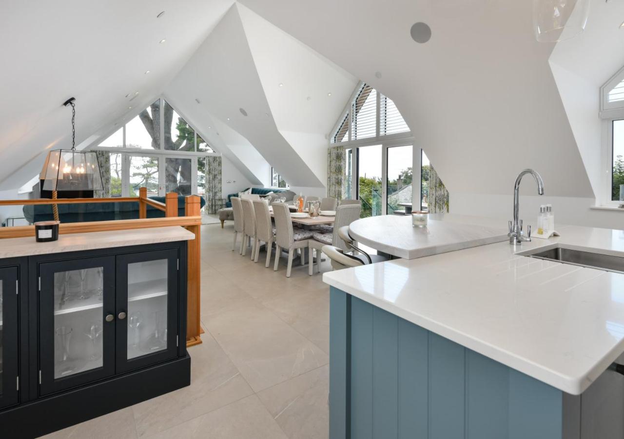 4 Bed in Abersoch oc-skylab