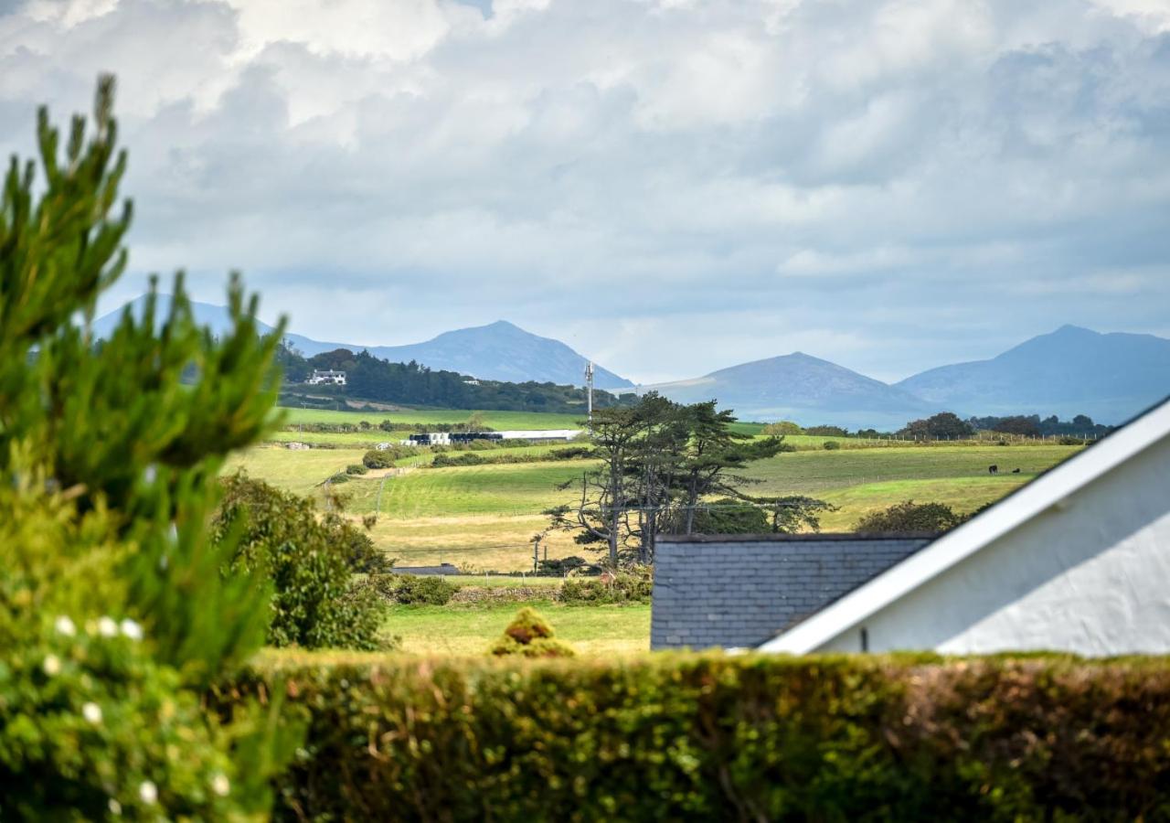 4 Bed in Abersoch oc-skylab