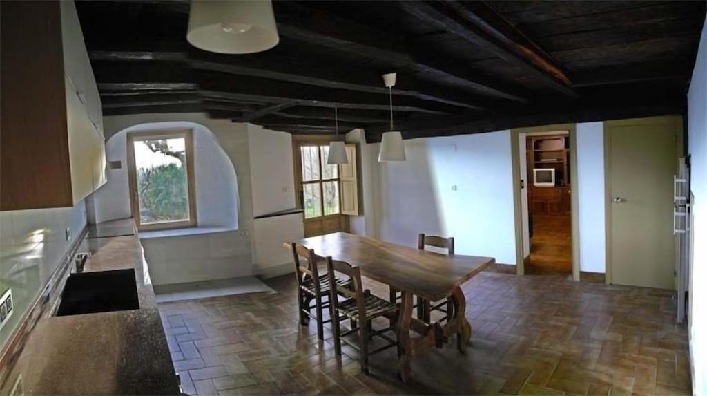 Etxetxobarri, caserío independiente con vistas a la crestería de Anboto