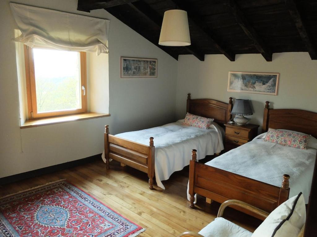 Etxetxobarri, caserío independiente con vistas a la crestería de Anboto
