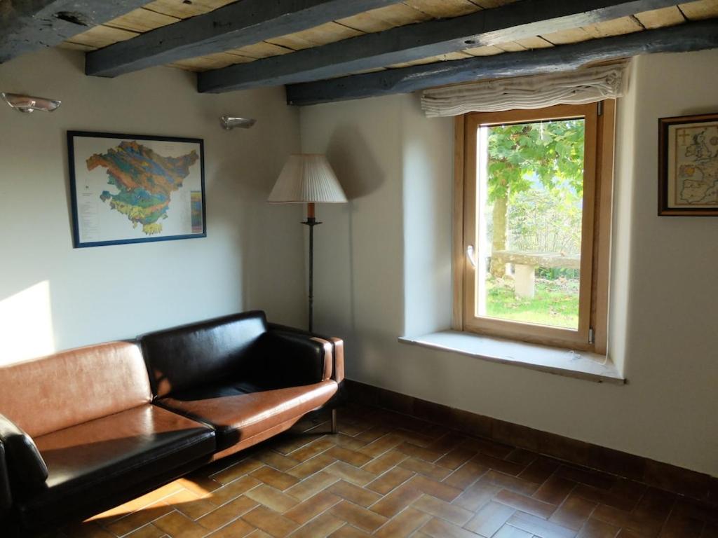 Etxetxobarri, caserío independiente con vistas a la crestería de Anboto