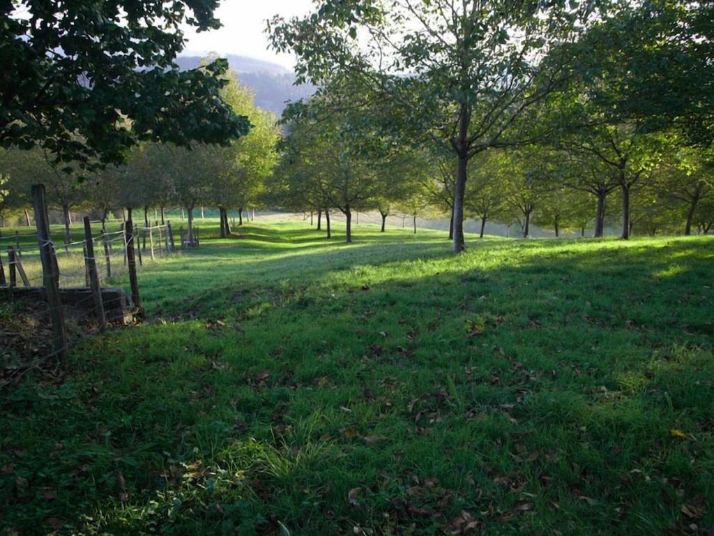 Etxetxobarri, caserío independiente con vistas a la crestería de Anboto