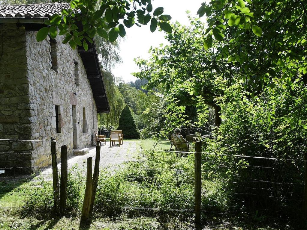 Etxetxobarri, caserío independiente con vistas a la crestería de Anboto