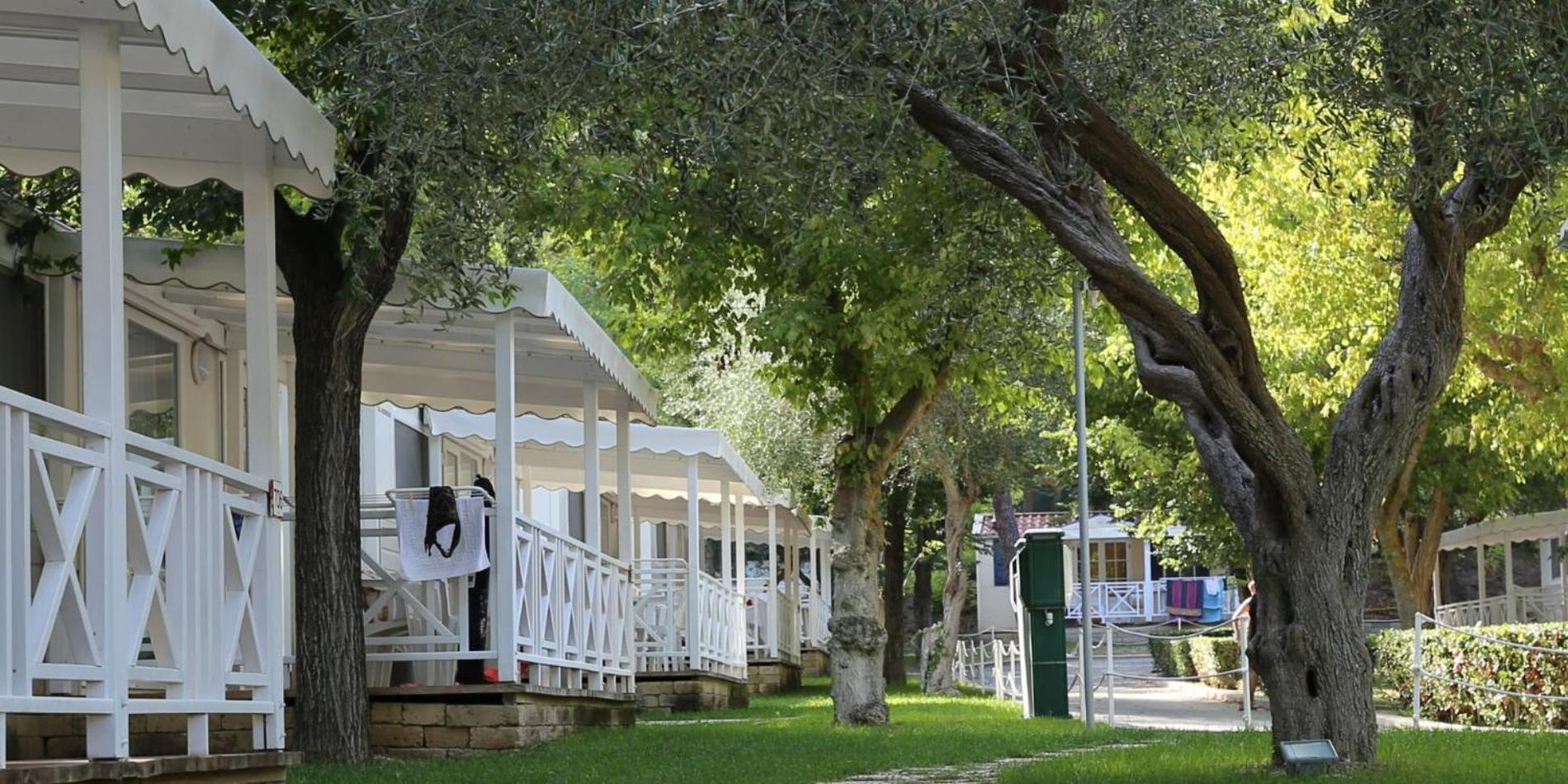 Green Garden Village con piscina, spiaggia riservata e parcheggio