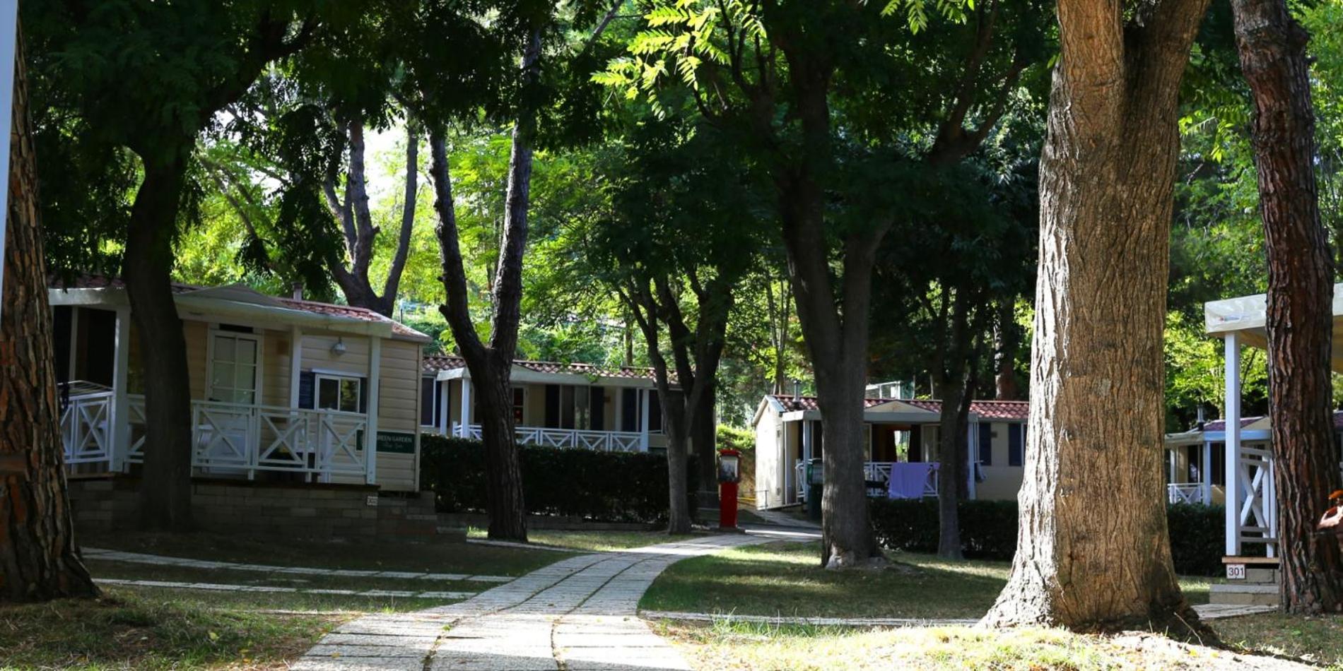 Green Garden Village con piscina, spiaggia riservata e parcheggio