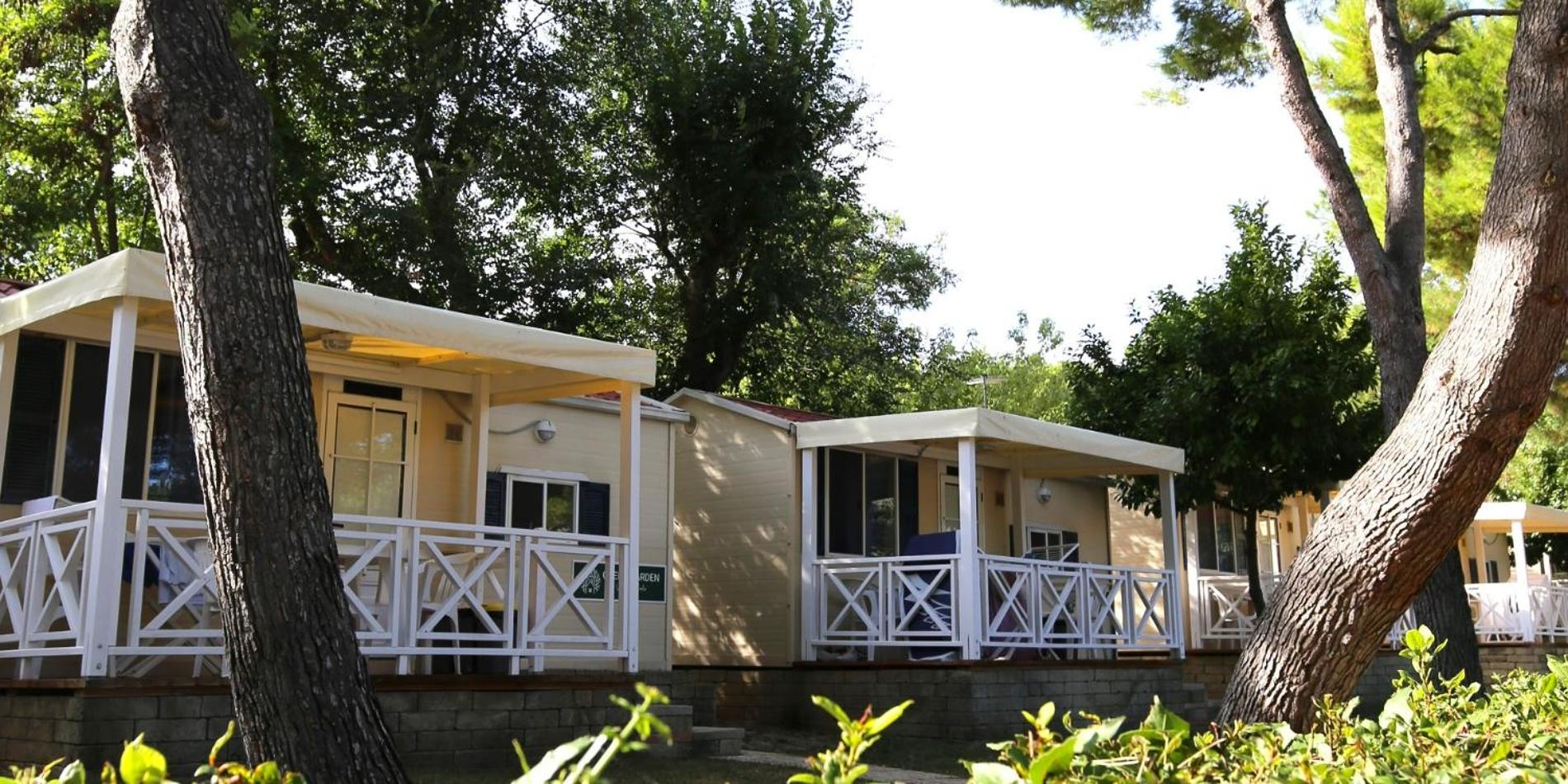 Green Garden Village con piscina, spiaggia riservata e parcheggio