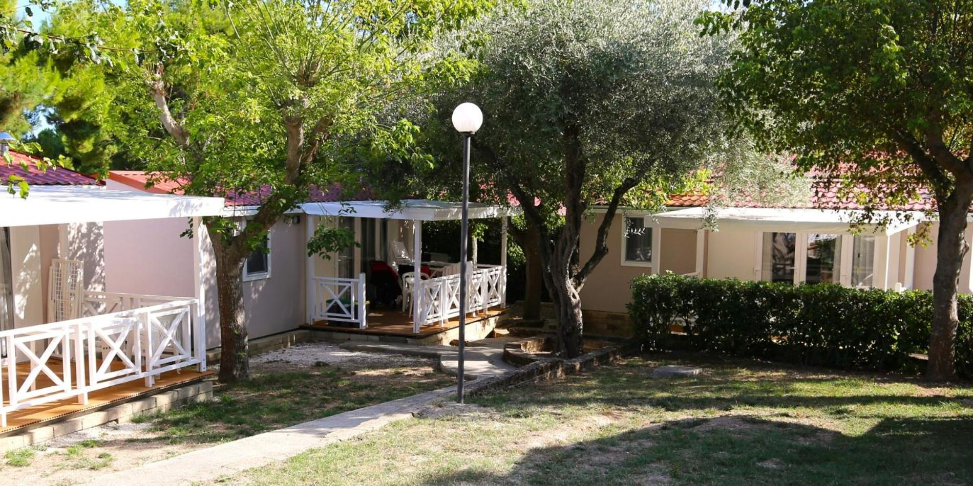 Green Garden Village con piscina, spiaggia riservata e parcheggio