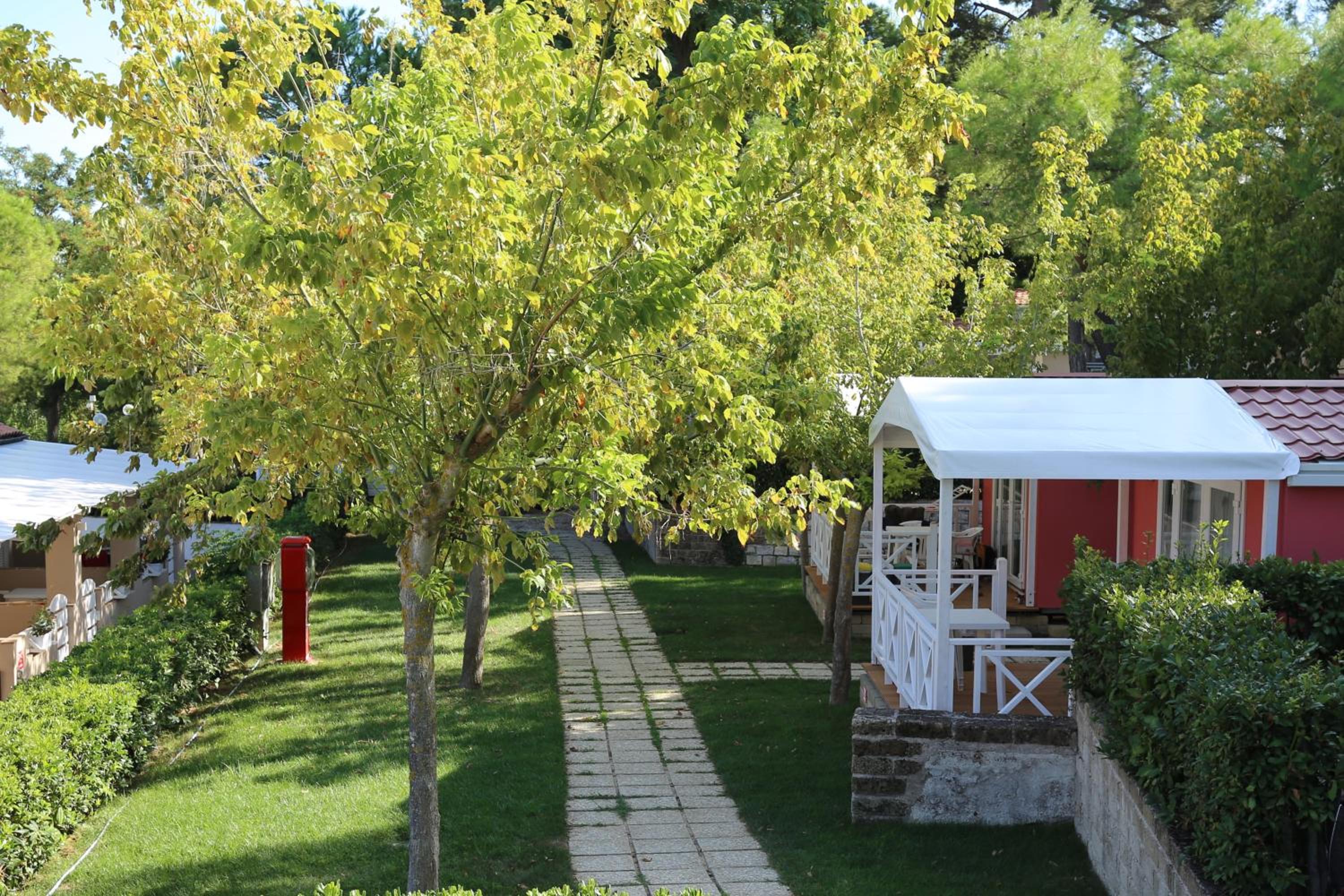 Green Garden Village con piscina, spiaggia riservata e parcheggio