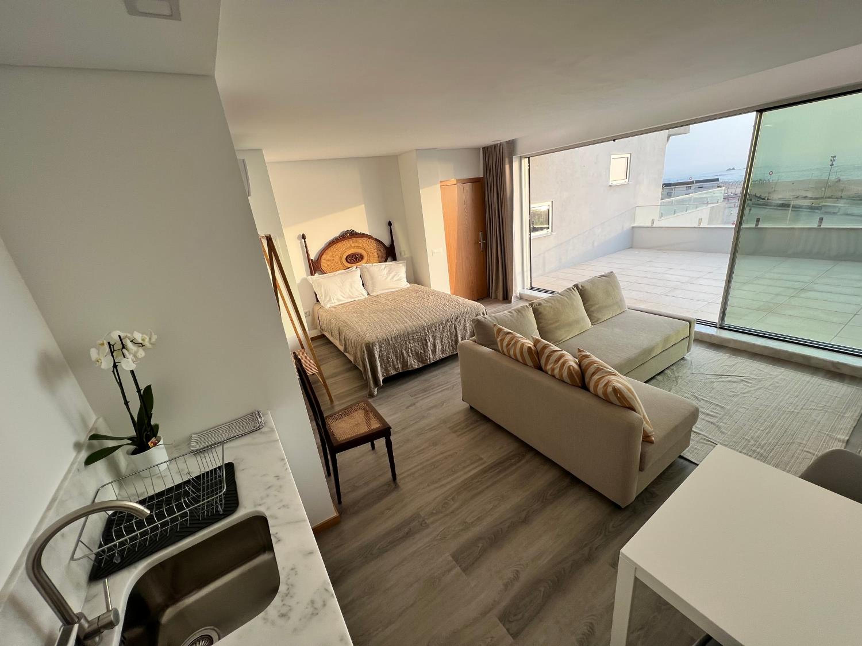 Breathtaking ocean front studio in Povoa de Varzim view 5