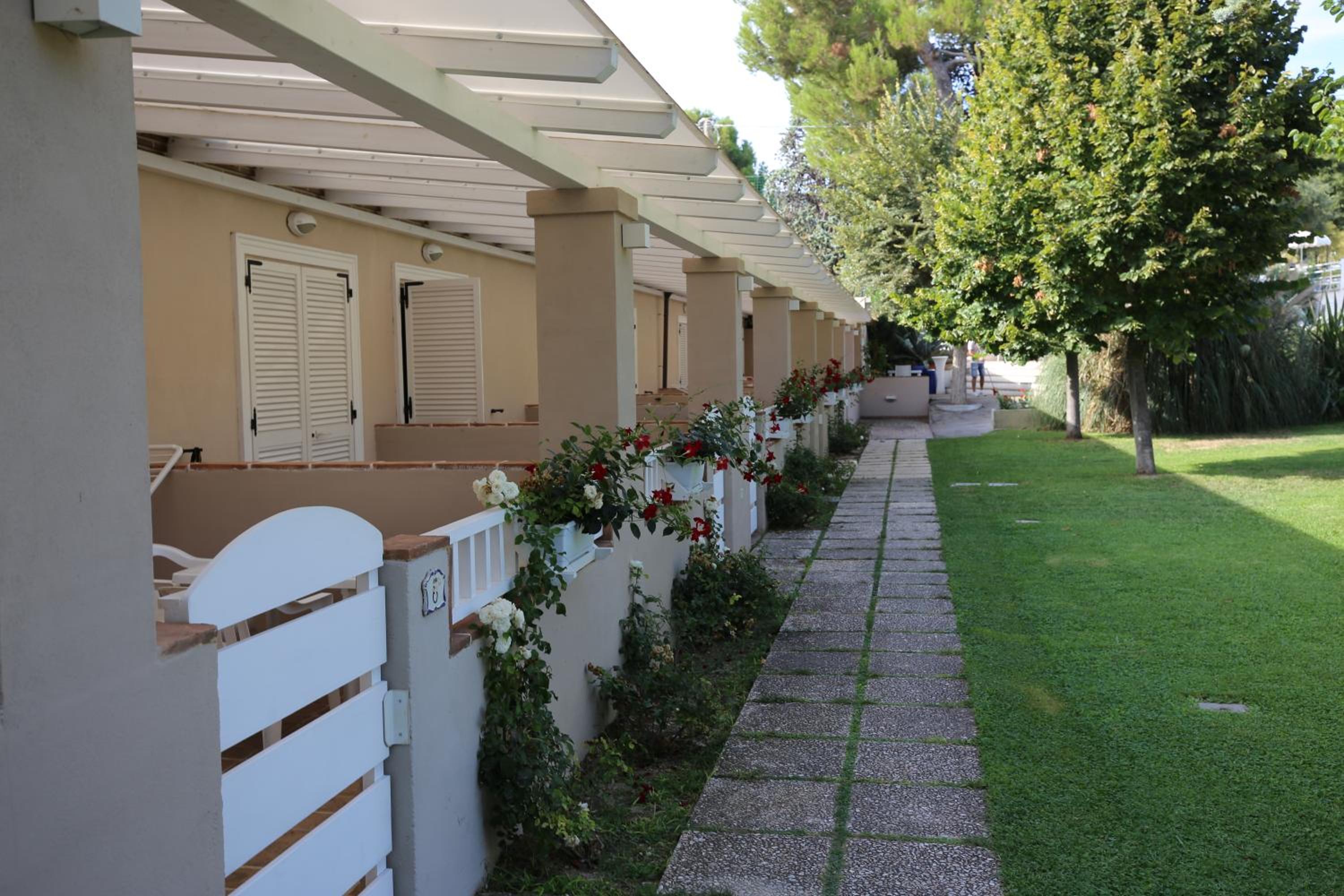 Green Garden Village con piscina, spiaggia riservata e parcheggio