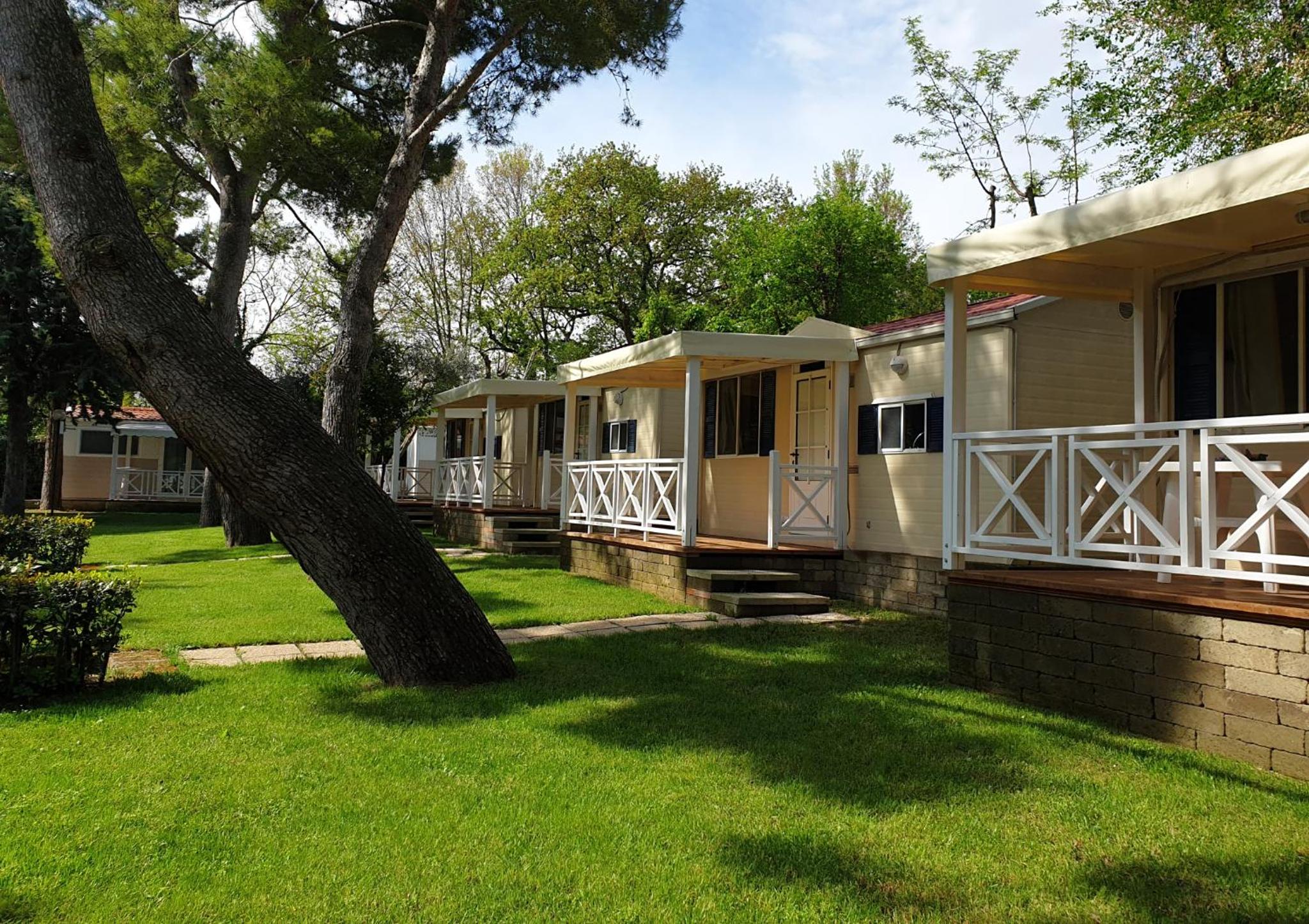 Green Garden Village con piscina, spiaggia riservata e parcheggio