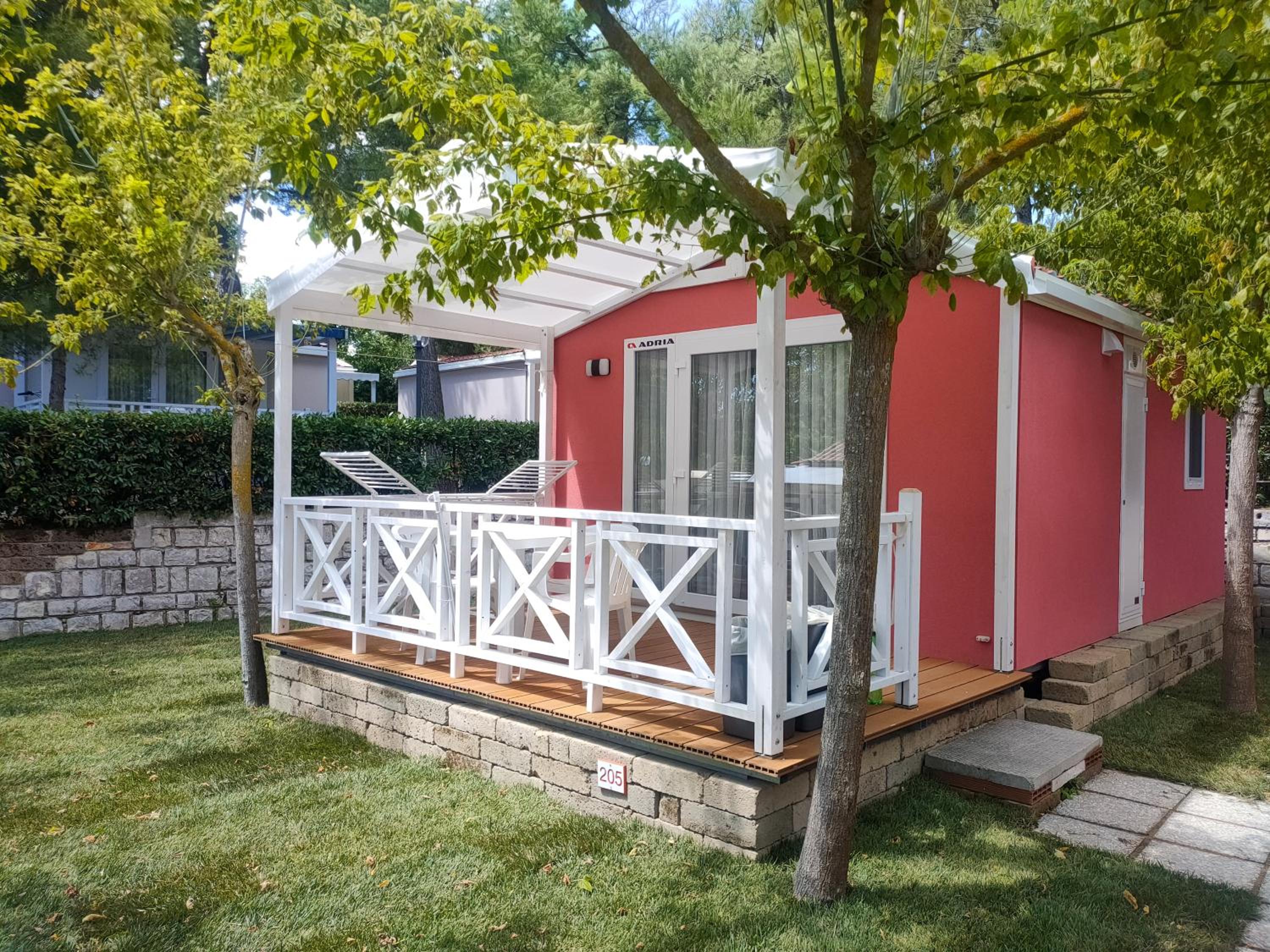 Green Garden Village con piscina, spiaggia riservata e parcheggio