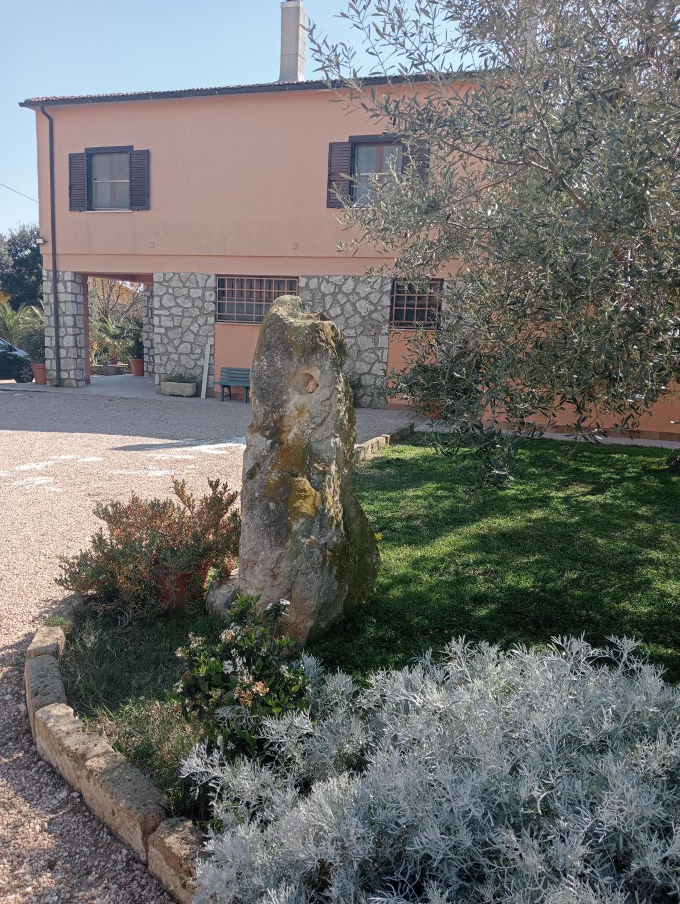 Villa in campagna tra natura e verde view 2
