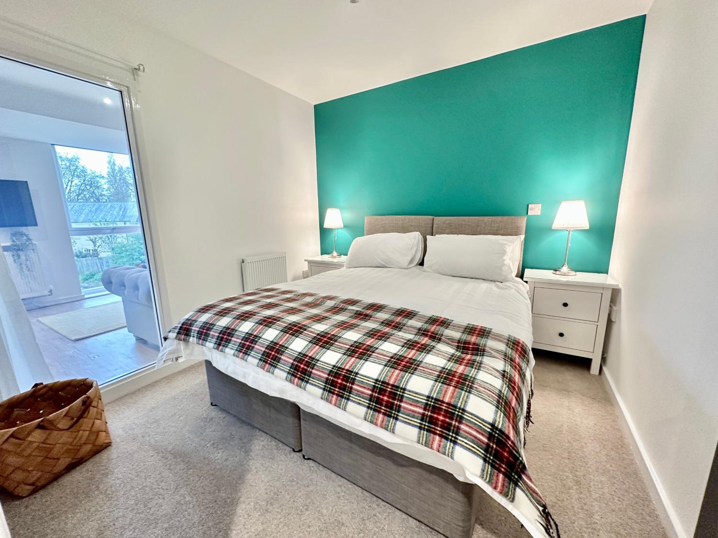 Coates House by Guestz