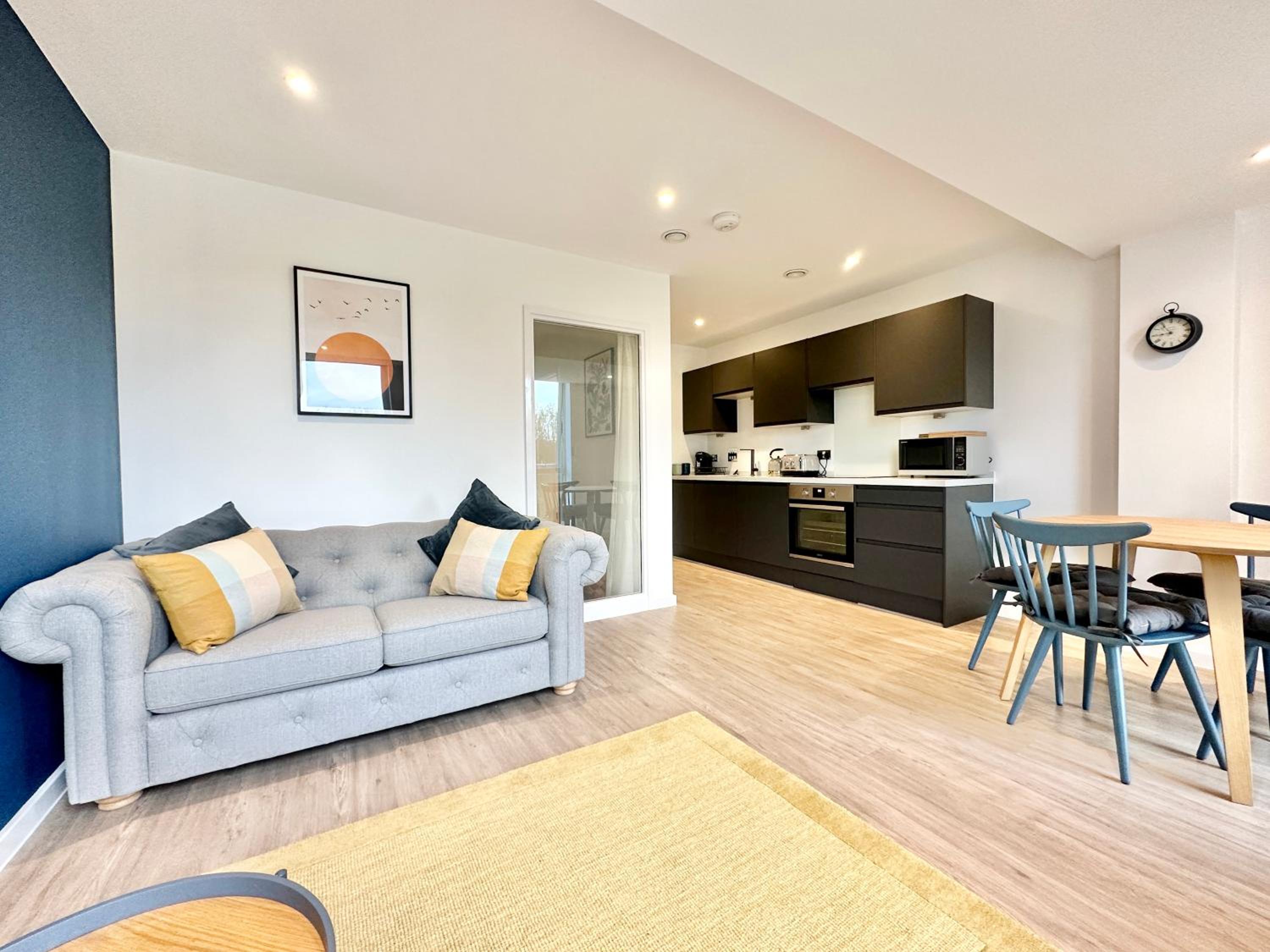 Coates House by Guestz
