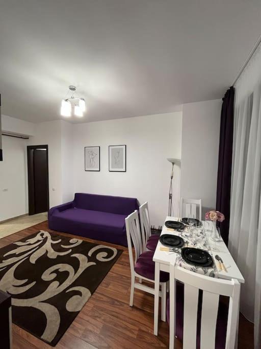 Cara Apartment 5 min walk to the train station view 3