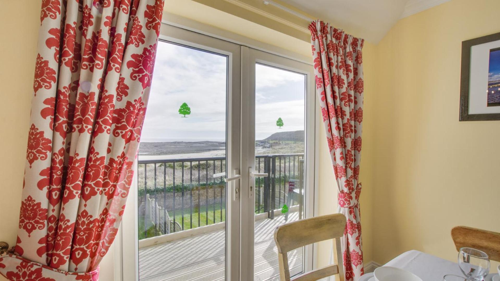 4 Bed in Port Eynon oc-hh9905