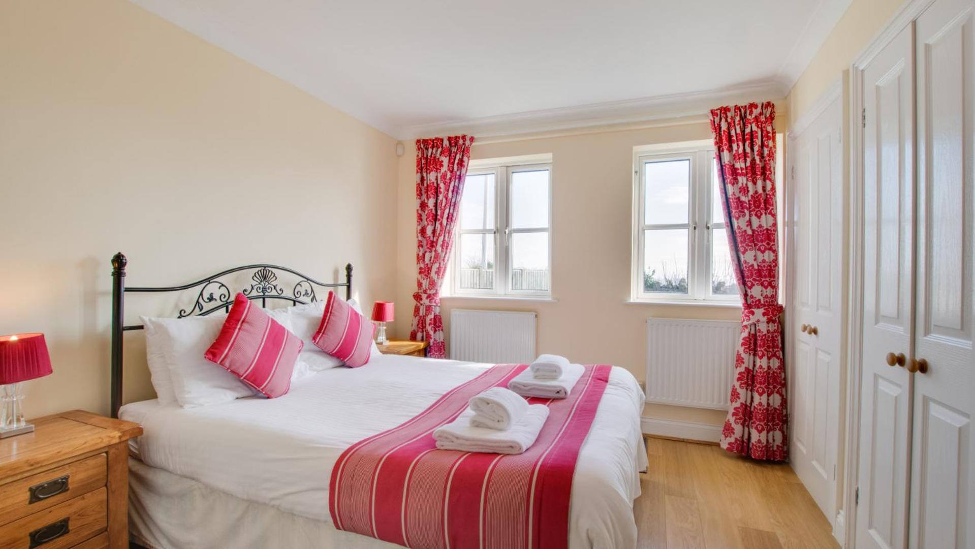 4 Bed in Port Eynon oc-hh9905