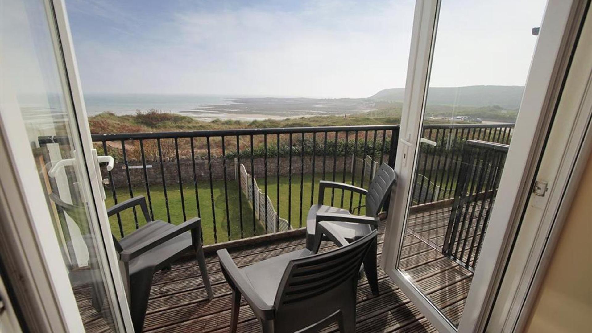 4 Bed in Port Eynon oc-hh9905