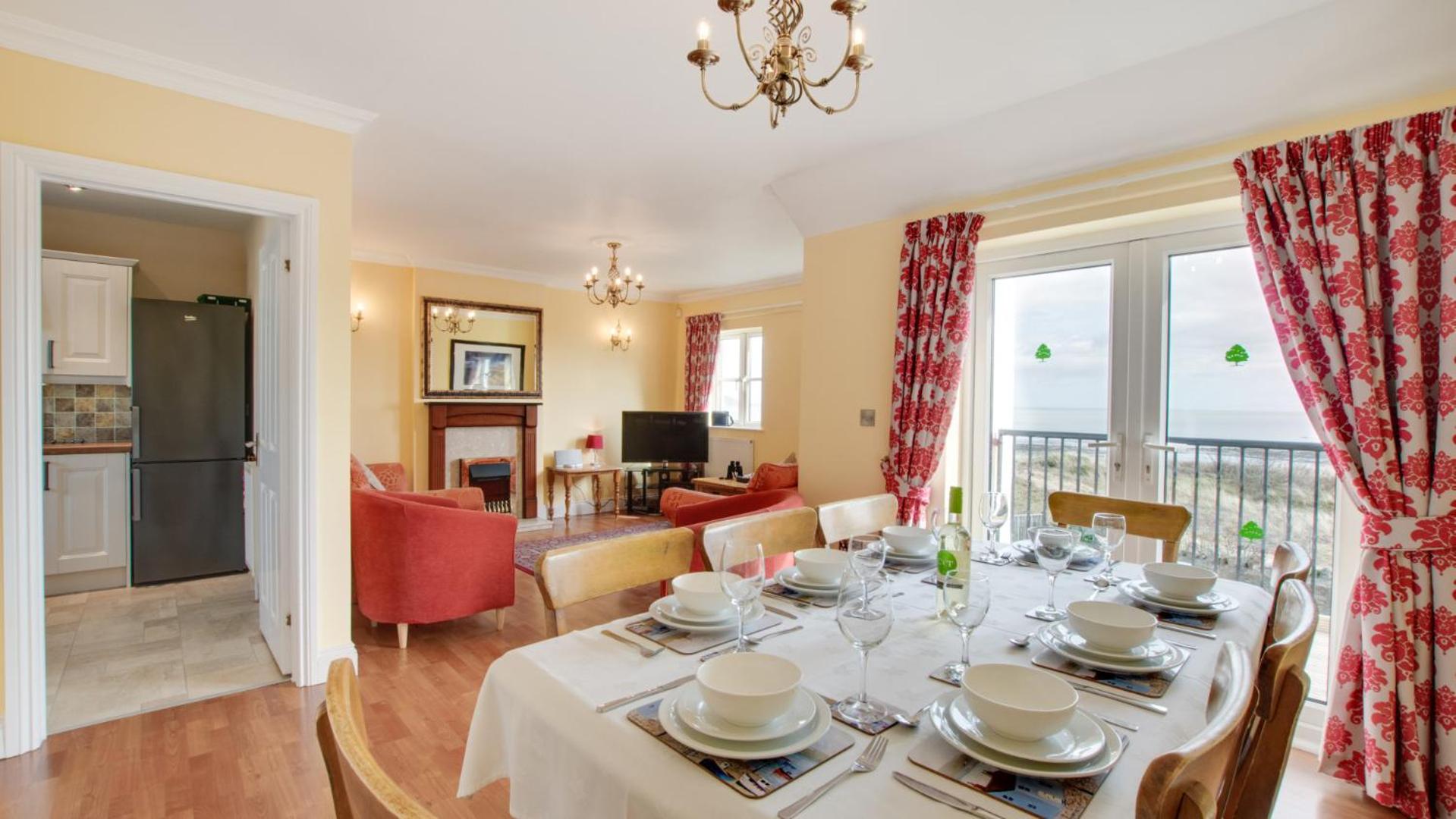 4 Bed in Port Eynon oc-hh9905