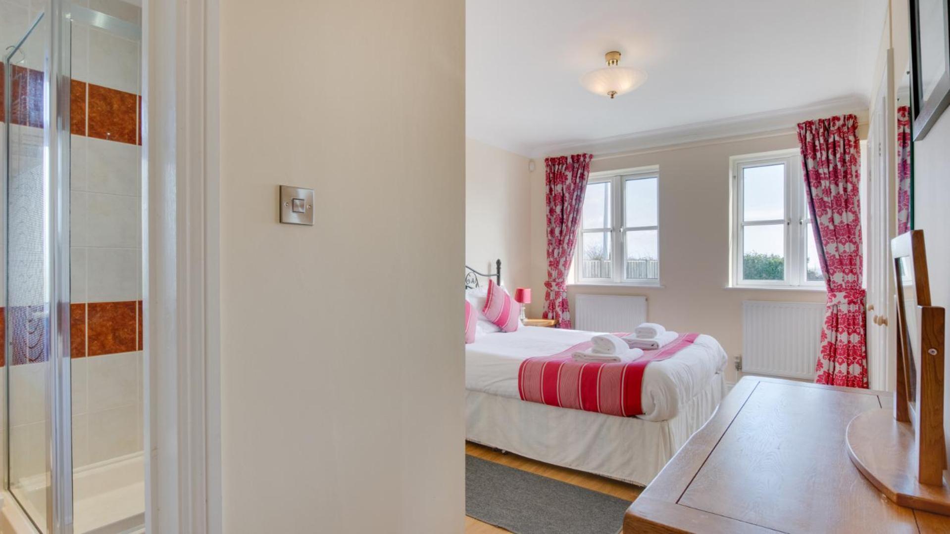 4 Bed in Port Eynon oc-hh9905