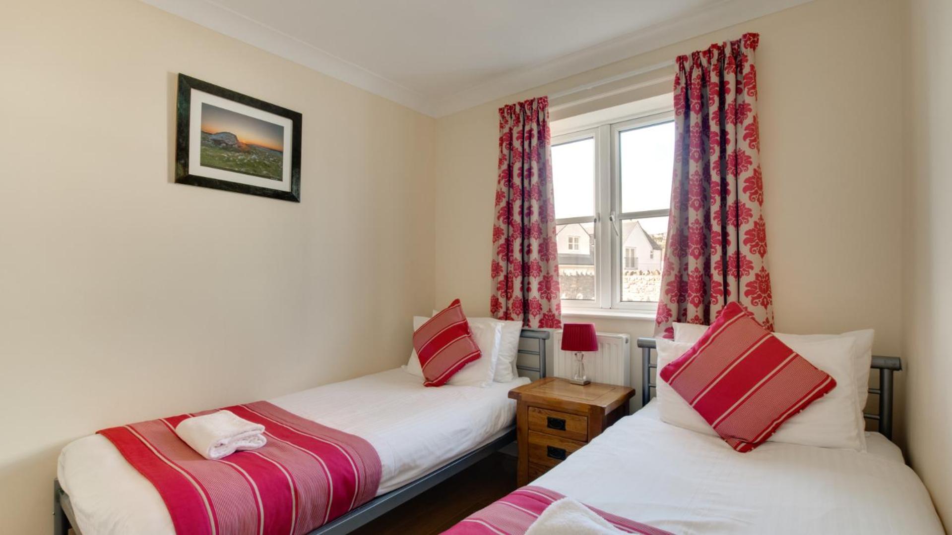 4 Bed in Port Eynon oc-hh9905