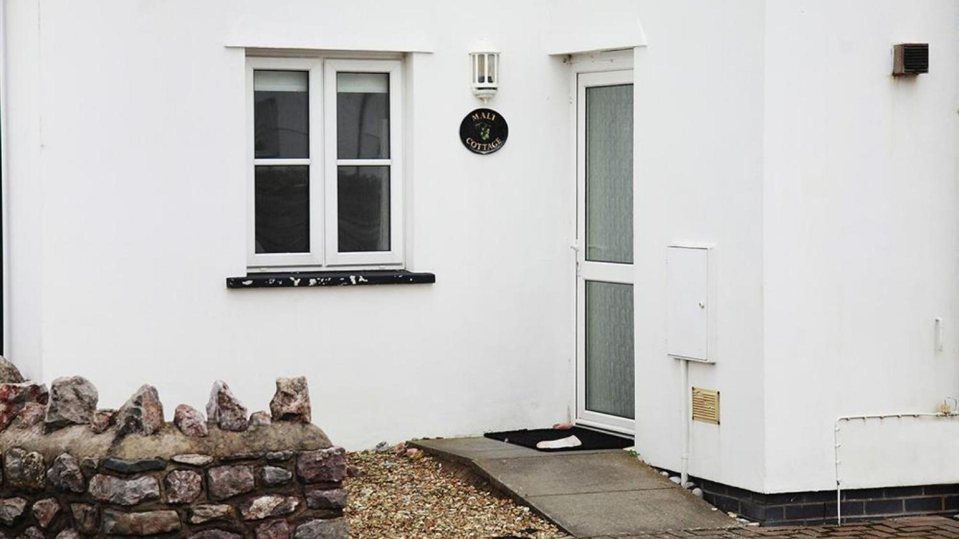 4 Bed in Port Eynon oc-hh9905