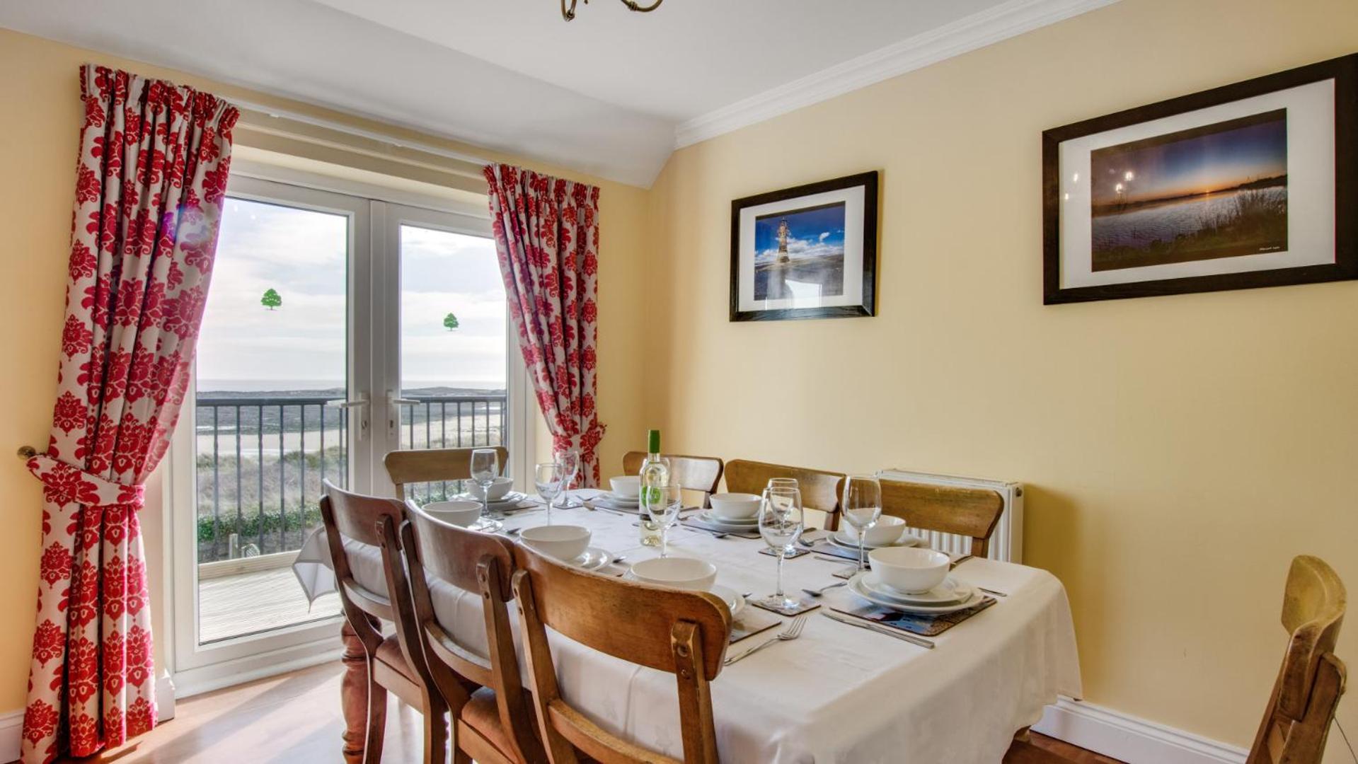 4 Bed in Port Eynon oc-hh9905