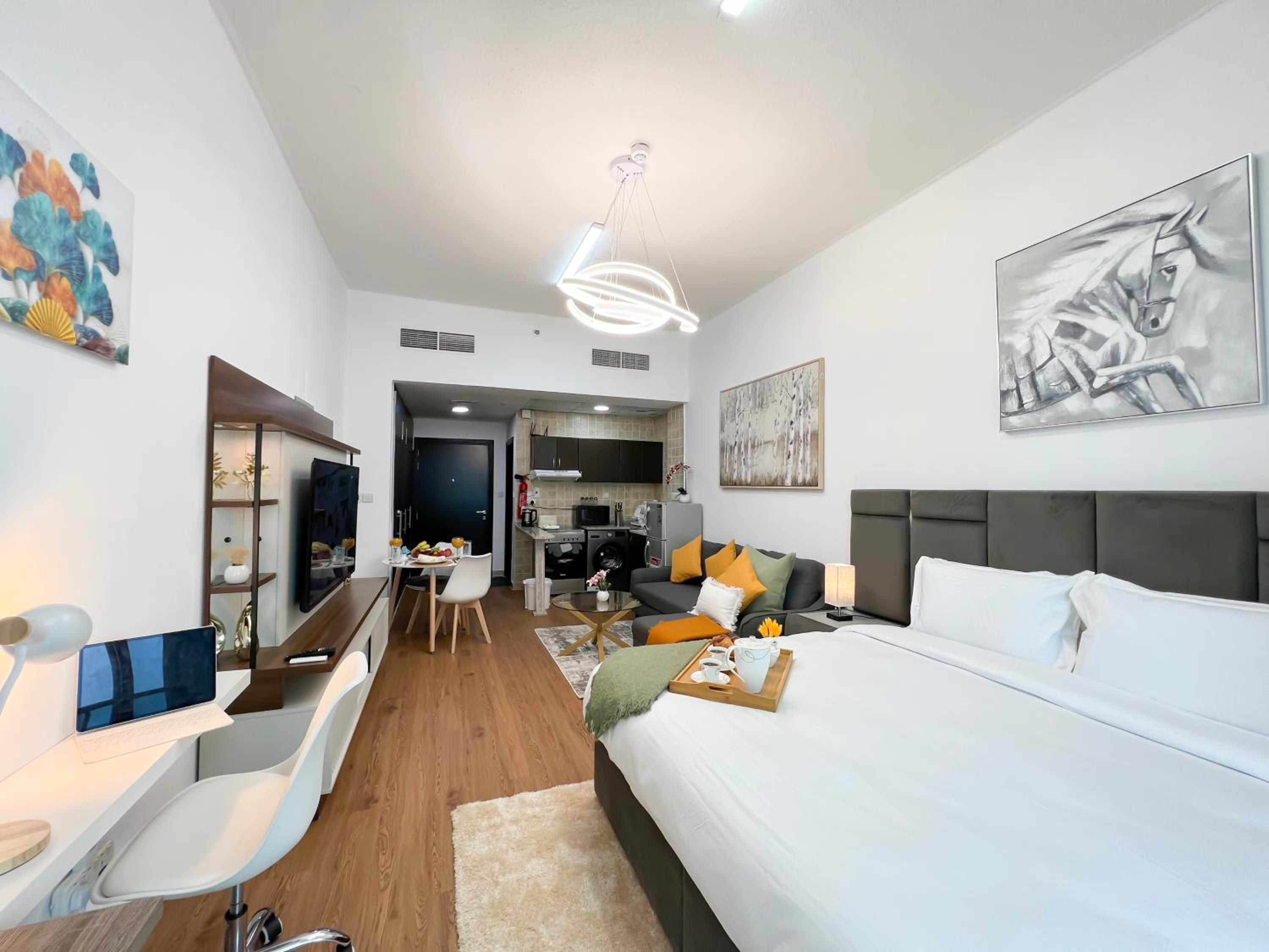 Luxury Studio Apartment Close to JBR Beach&Yacht Club&Metro-Available Airport Shuttle