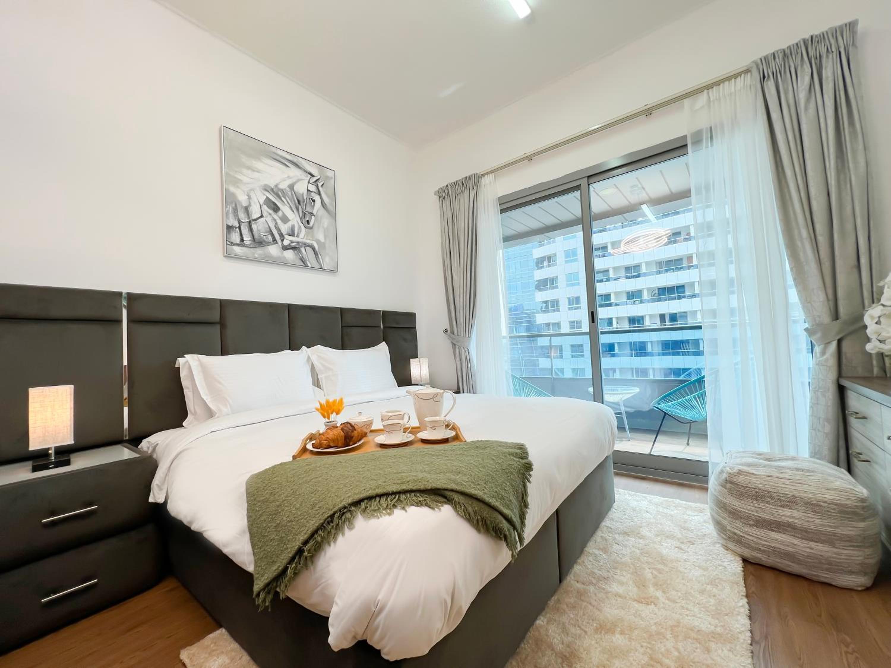 Luxury Studio Apartment Close to JBR Beach&Yacht Club&Metro-Available Airport Shuttle