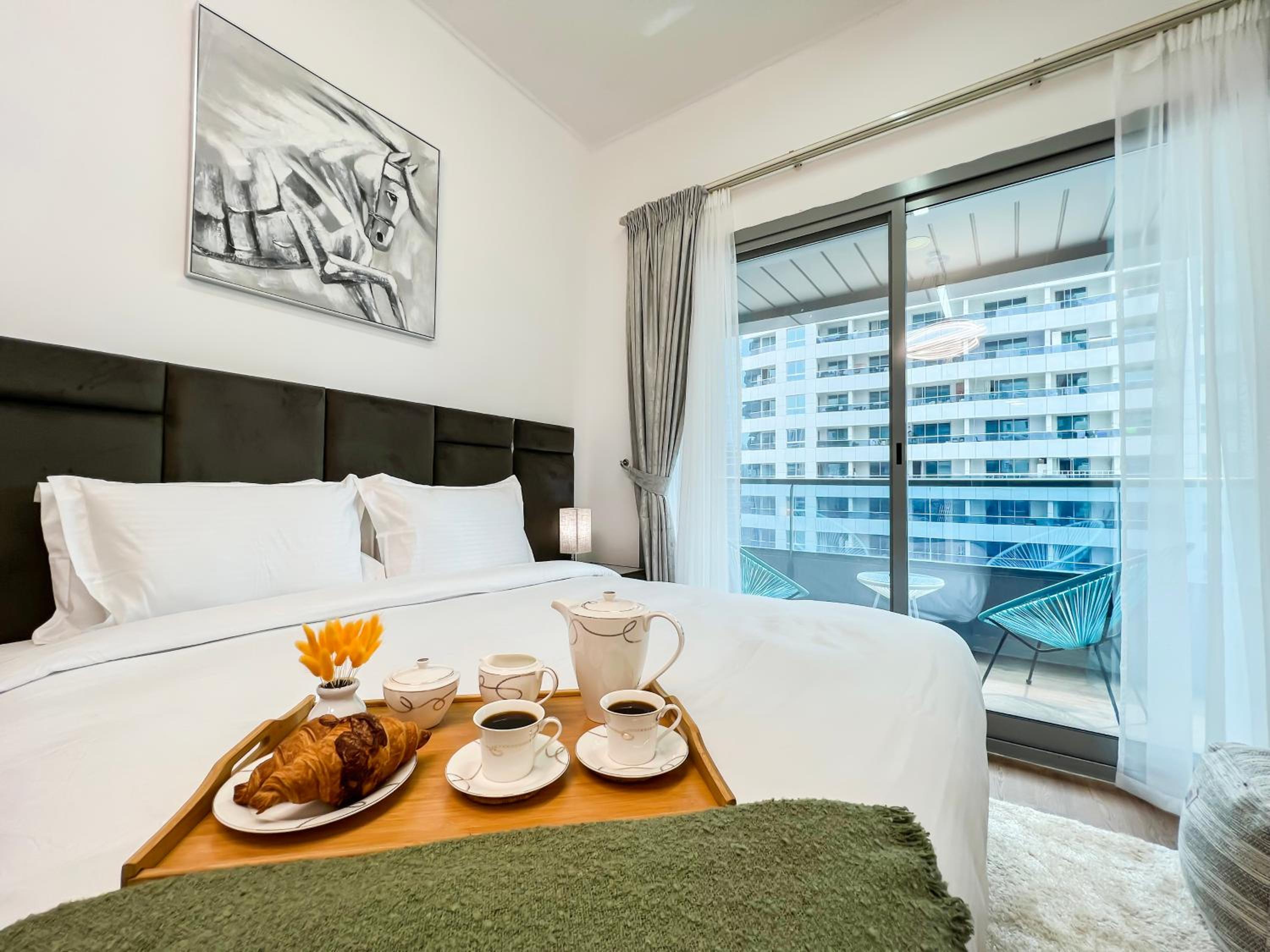 Luxury Studio Apartment Close to JBR Beach&Yacht Club&Metro-Available Airport Shuttle