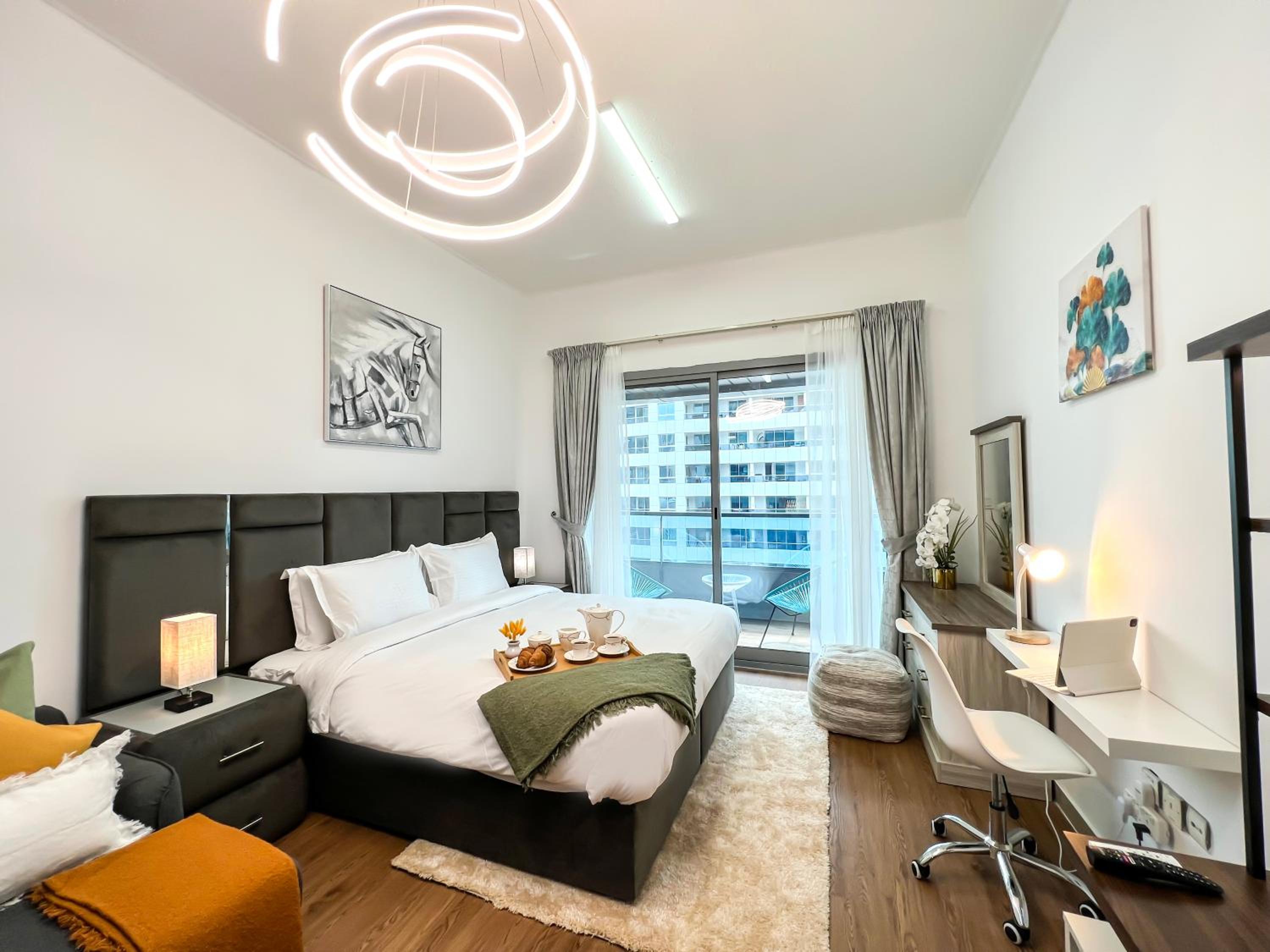 Luxury Studio Apartment Close to JBR Beach&Yacht Club&Metro-Available Airport Shuttle