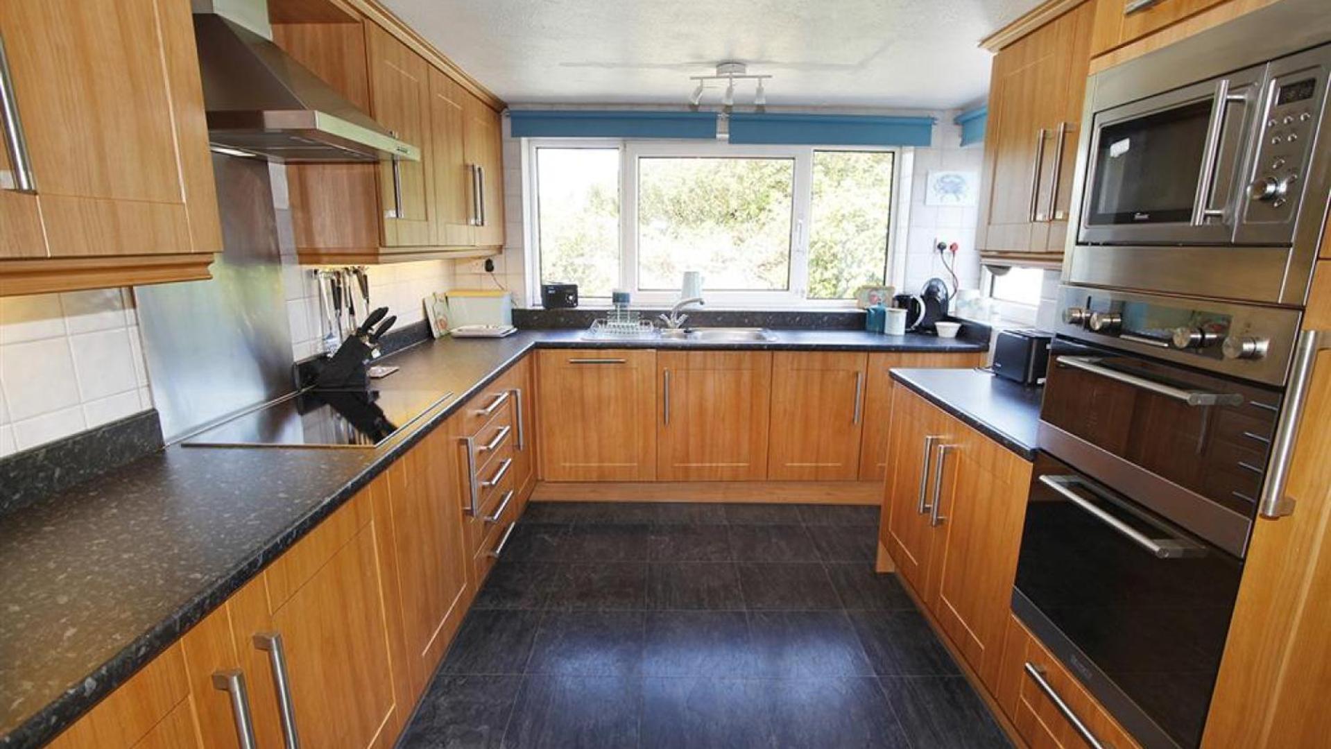 3 Bed in Overton oc-hh2103 view 5