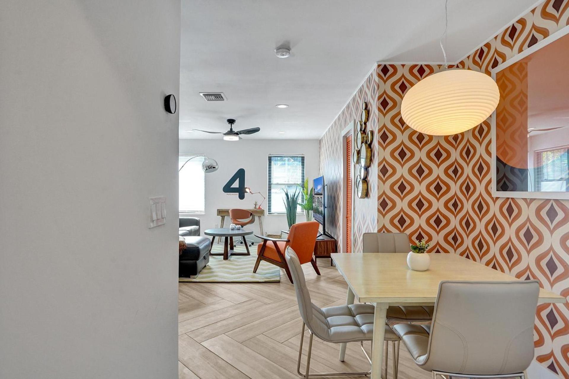 Hollywood Apartments Host by BeeNomad