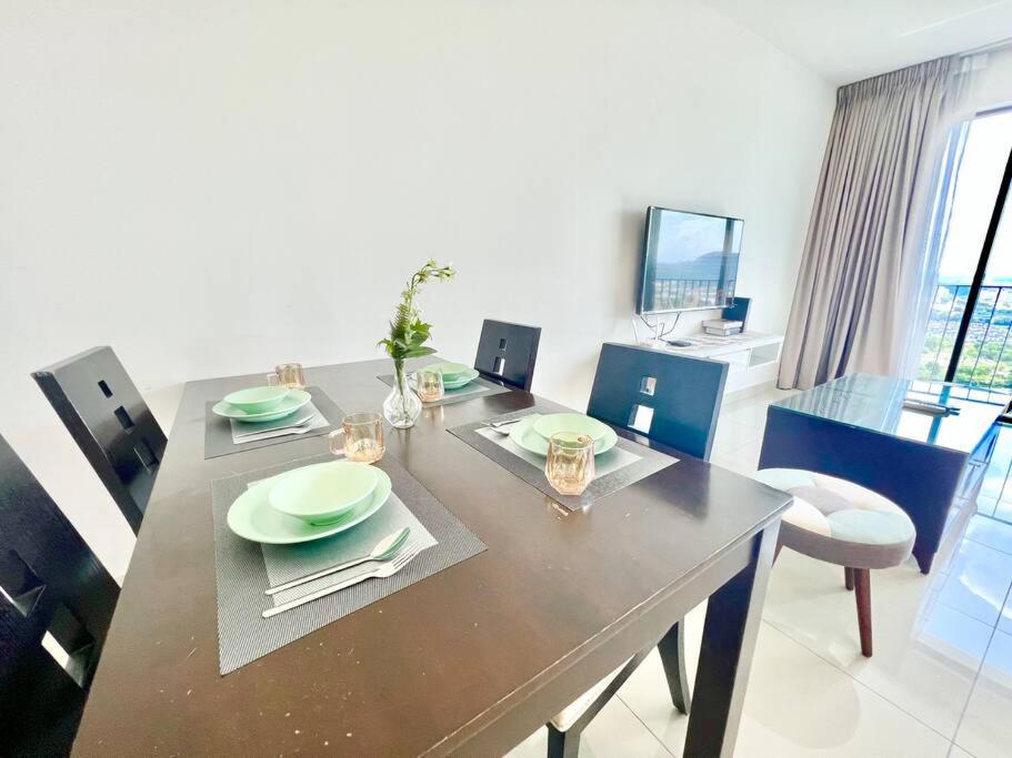 T1 Cozy 1-10Pax 2Room Trefoil Setia Alam Smart TV WiFi view 5