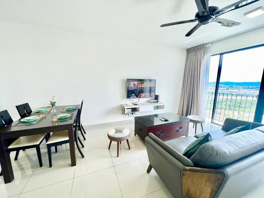 T1 Cozy 1-10Pax 2Room Trefoil Setia Alam Smart TV WiFi photo 4