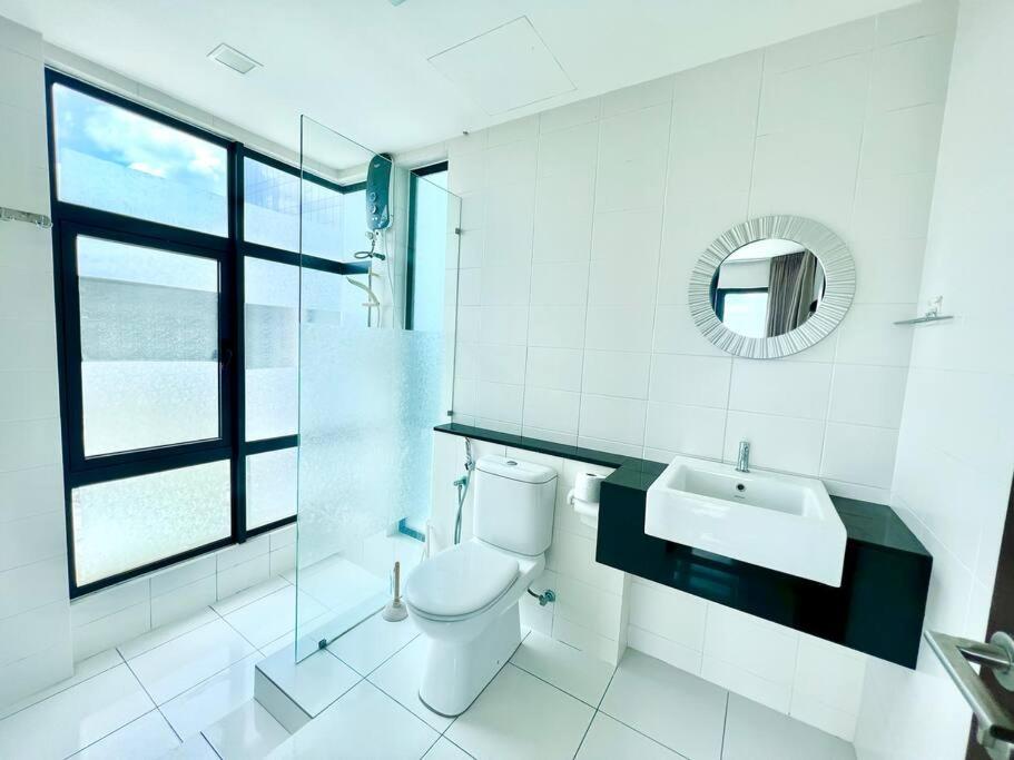 T1 Cozy 1-10Pax 2Room Trefoil Setia Alam Smart TV WiFi photo 8