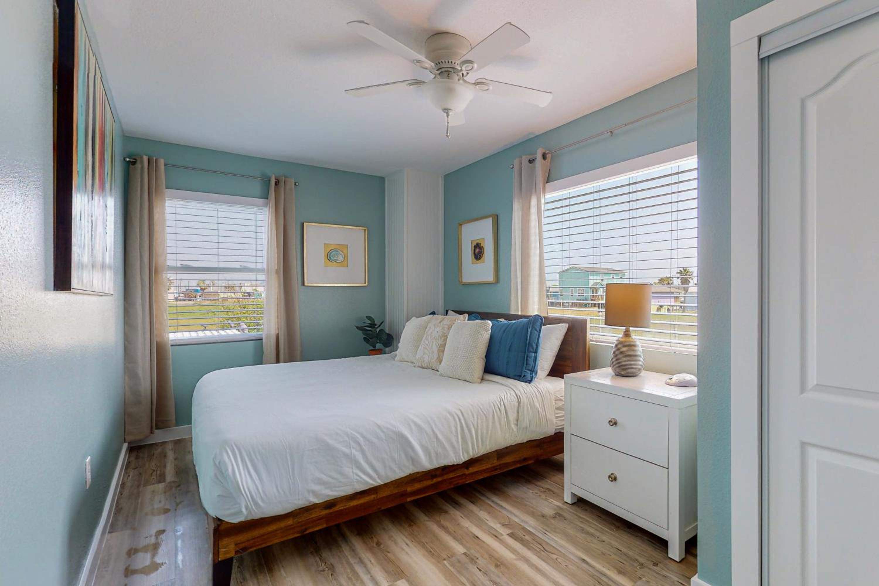 606AveA Newly Renovated Home, Private Pool, In Town and Golf Cart Included view 5