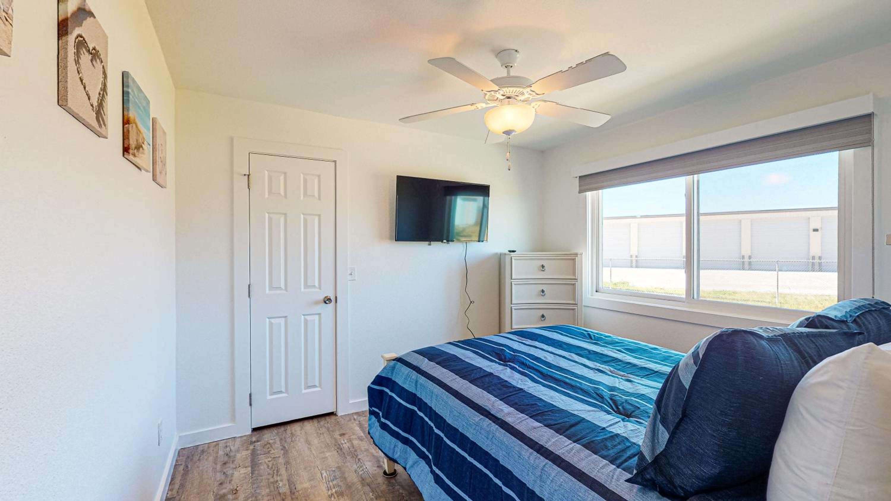AH-F122 Newly Remodeled Condo, Ground Floor, Across From the Shared Pool view 4