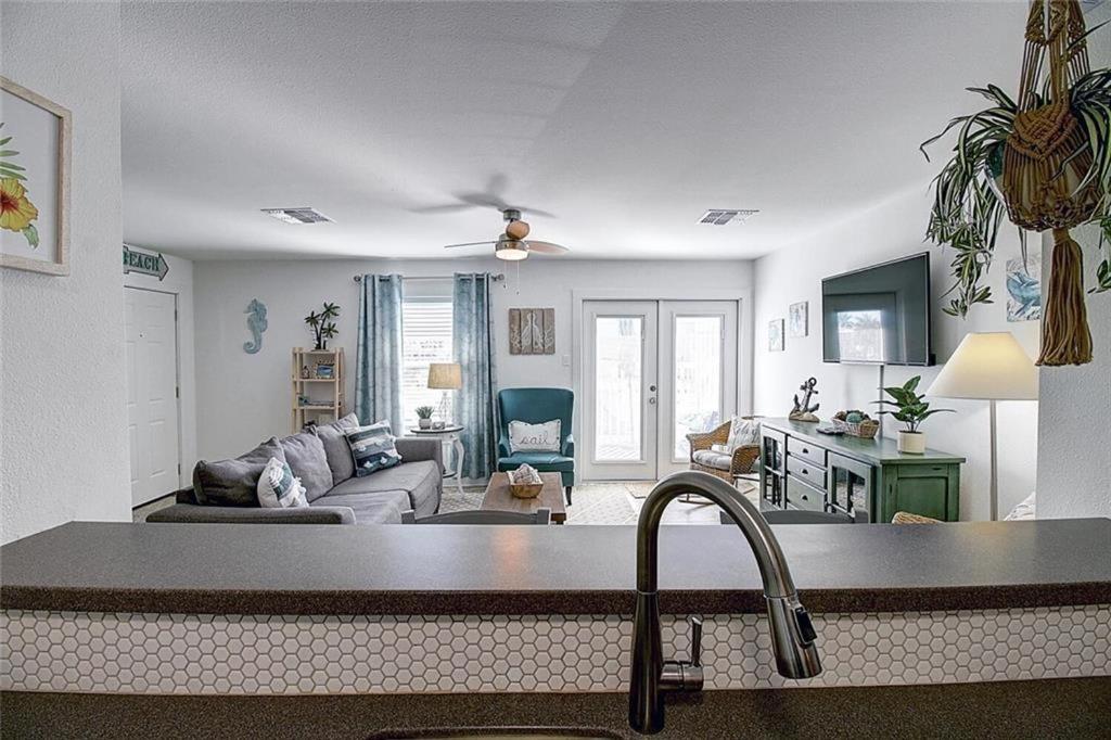EC204 Newly Renovated, 2 Bedroom Second Floor Condo, Shared Pool & Grill, Boardwalk view 5