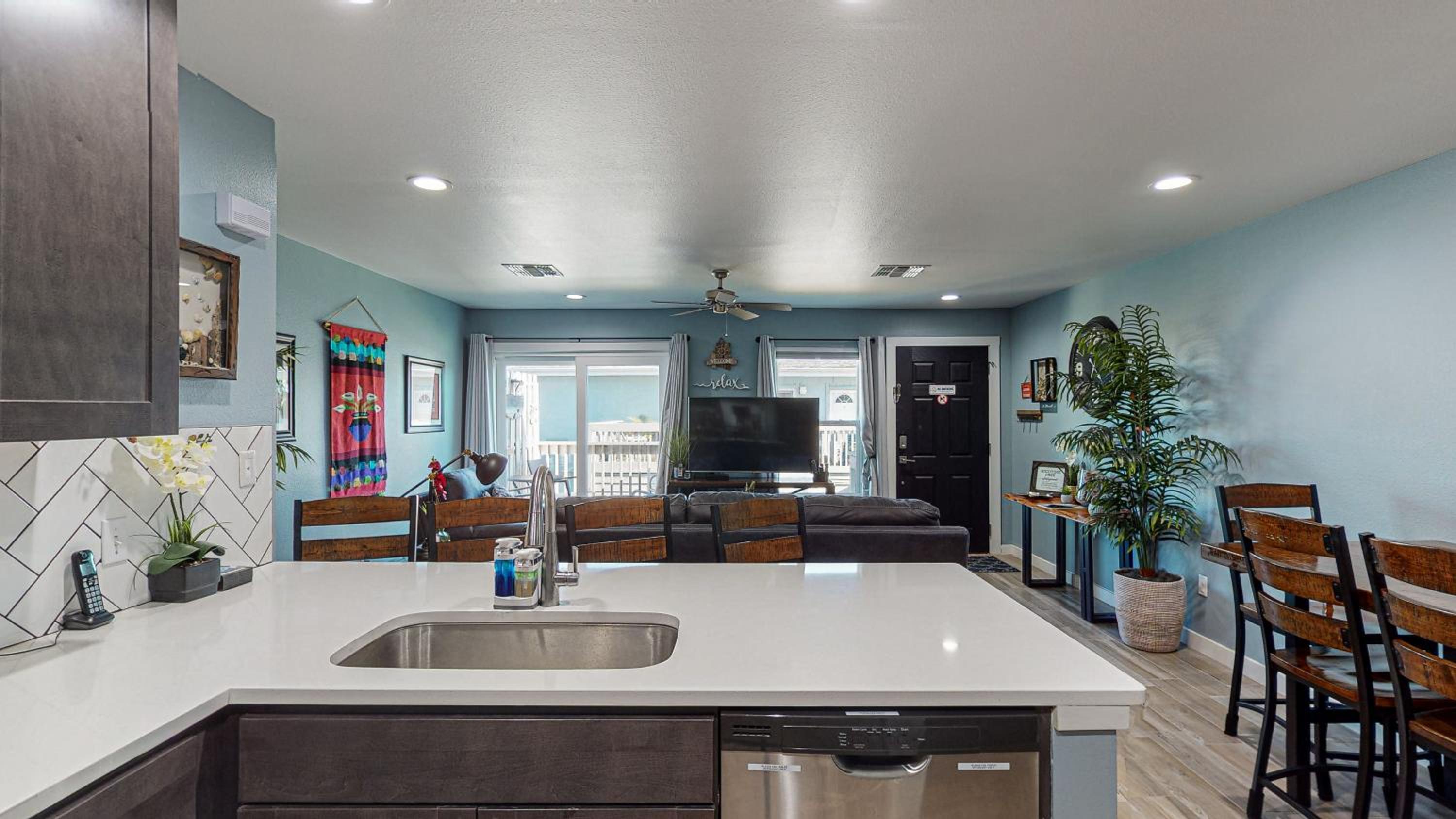 EC203 Newly Remodeled, One Bedroom, Second Floor Condo, Shared Pool, Grills and Boardwalk view 3