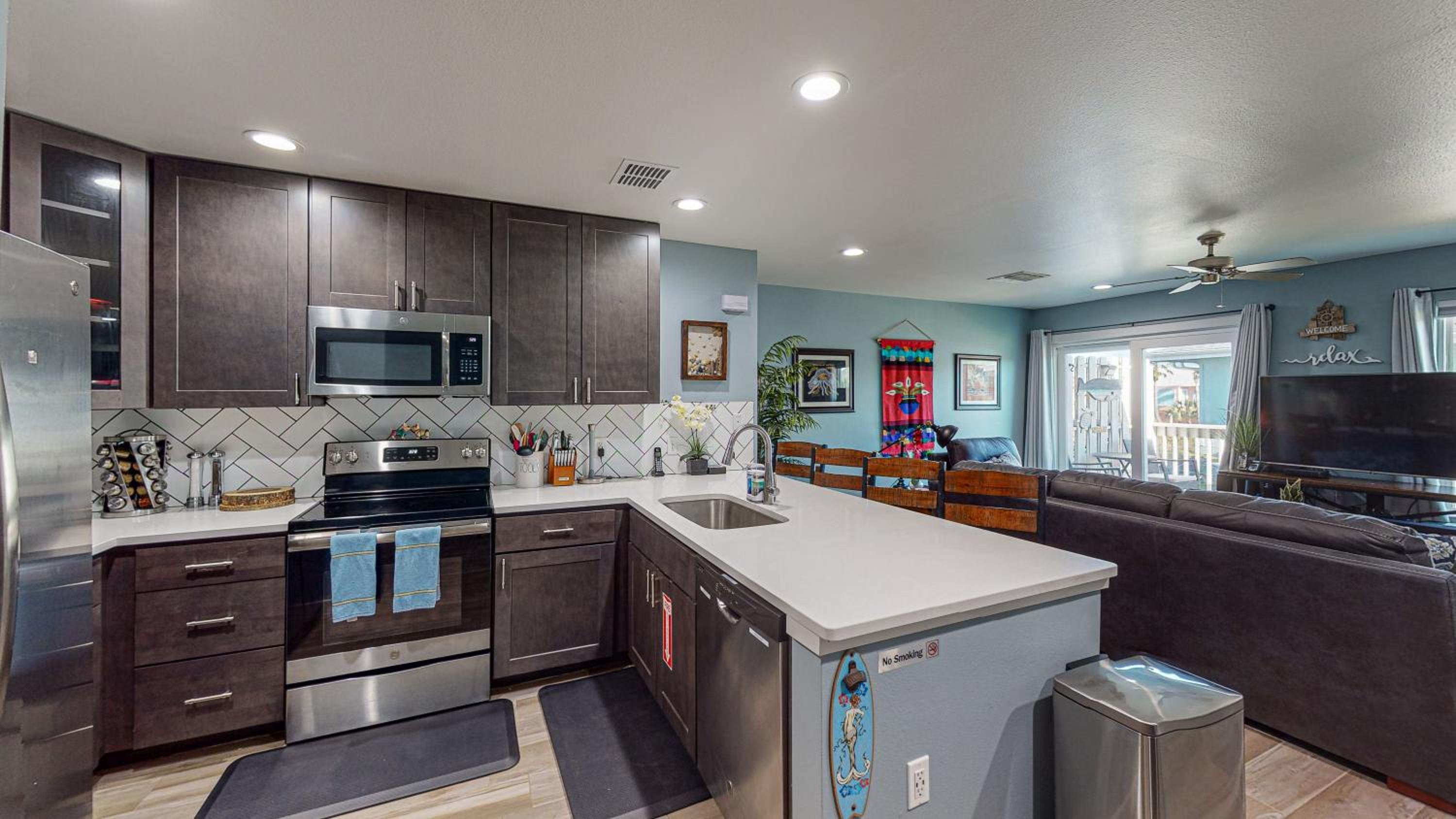 EC203 Newly Remodeled, One Bedroom, Second Floor Condo, Shared Pool, Grills and Boardwalk view 4