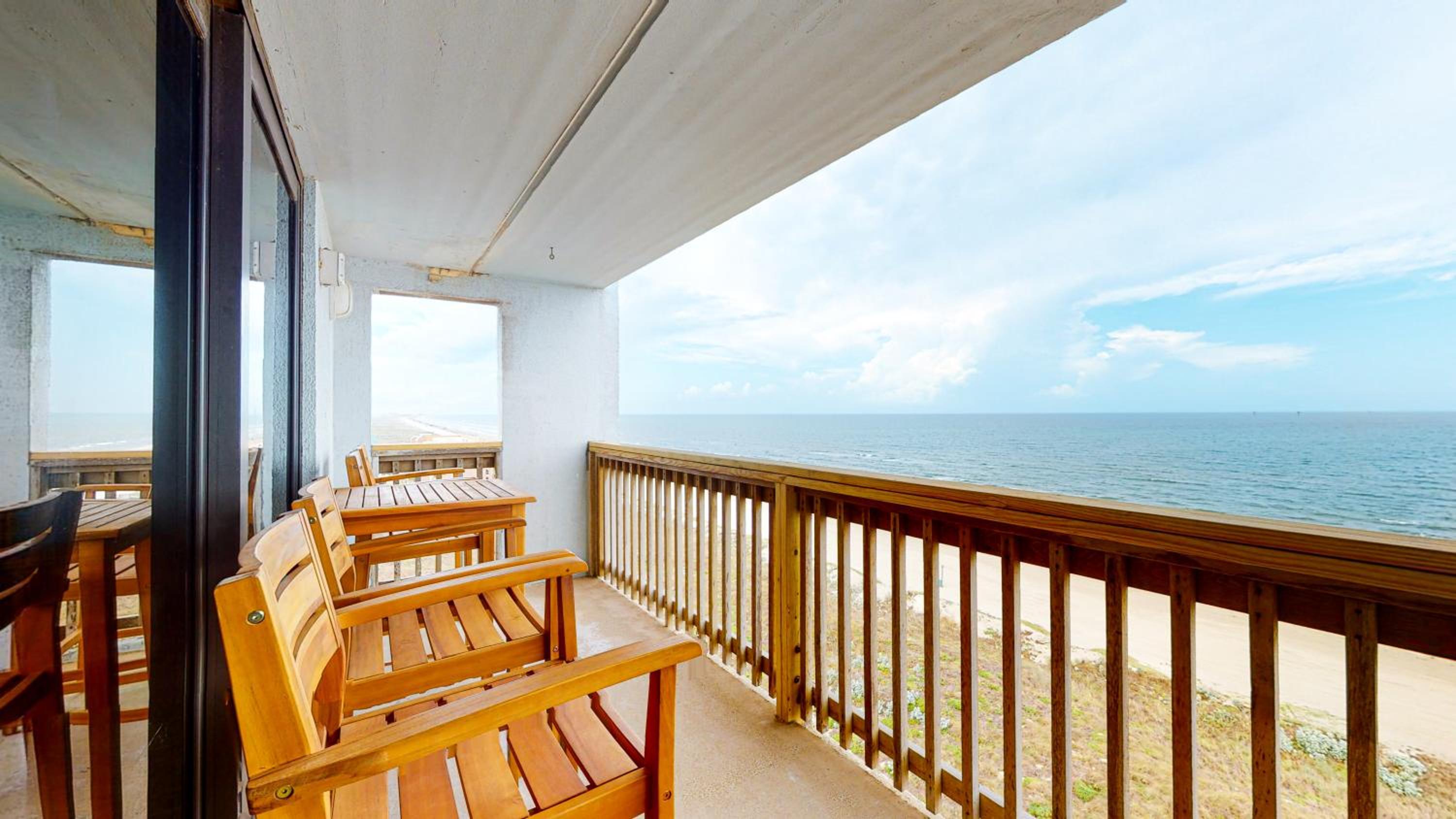 MT1001 Beautiful Newly Remodeled Condo with Gulf Views, Beach Boardwalk and Communal Pool Hot Tub view 3
