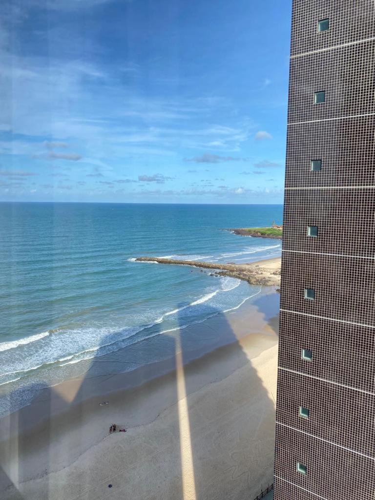 Apartamento em Areia Preta com vista para o mar