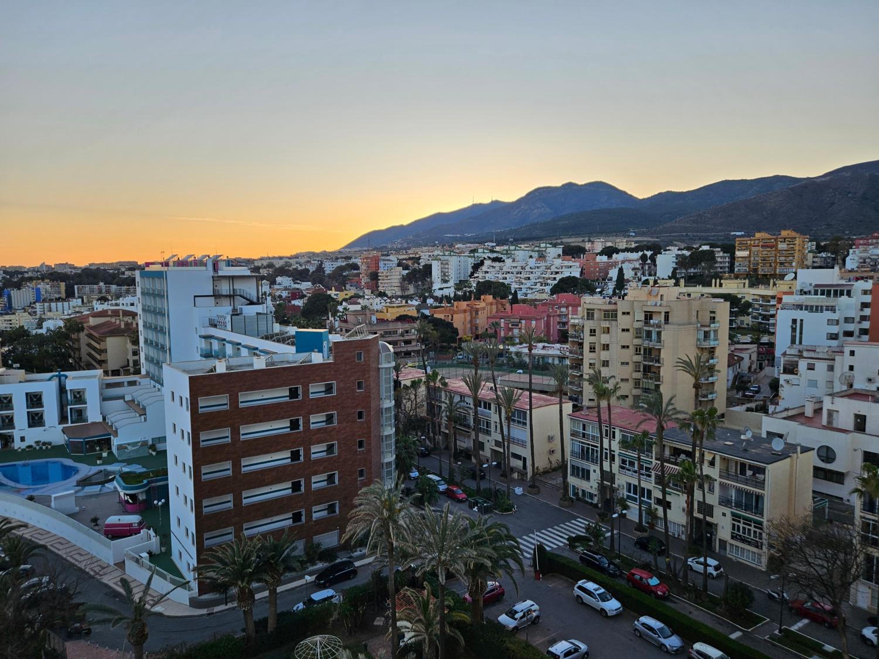 La Roca-Mediterráneo Views, 8th Floor-New Kitchen- POOL- Parking-Air Conditioning, Ceiling Fans & Free WIFI view 4