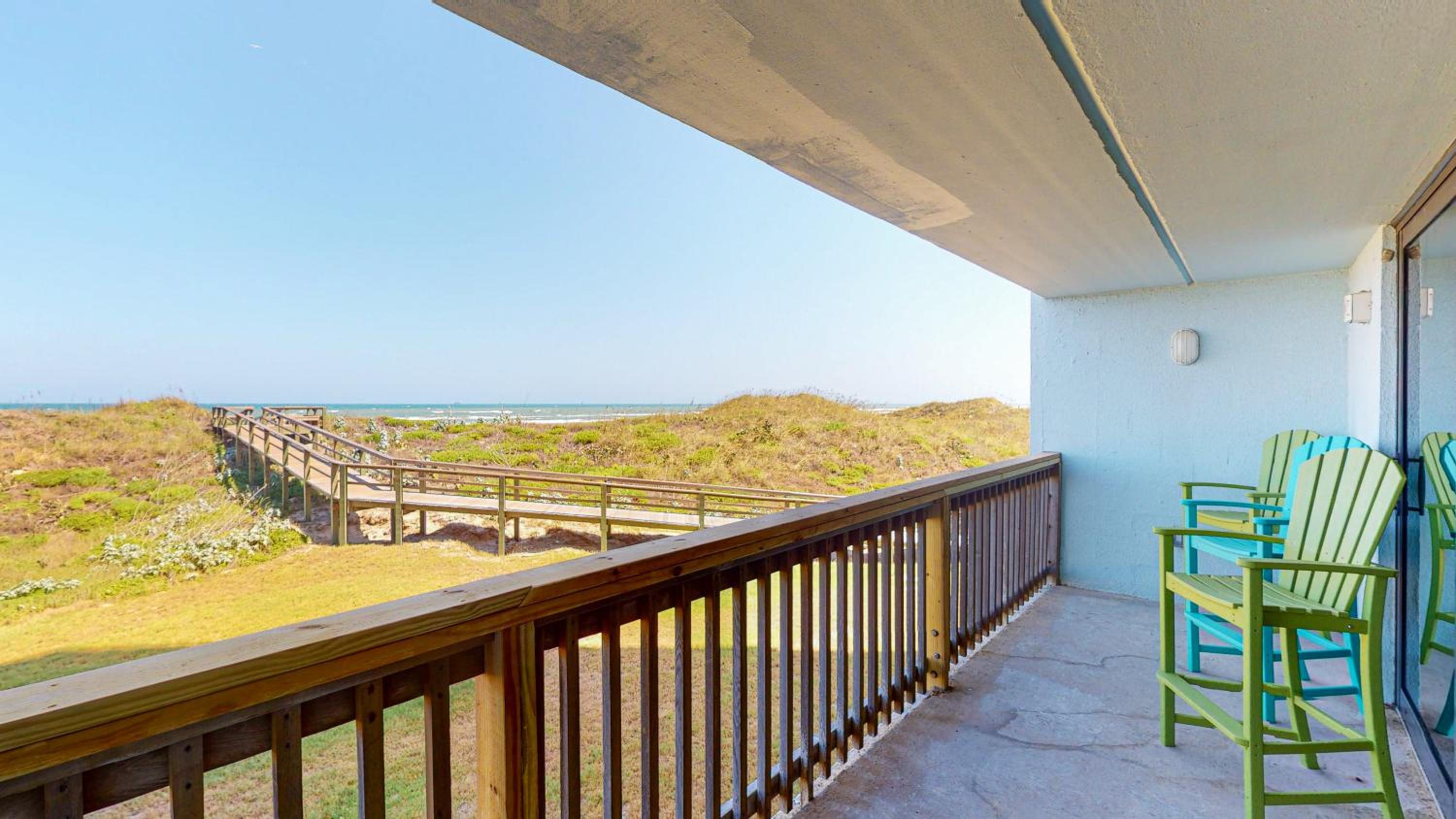 MT103 Beautiful Newly Remodeled Condo with Gulf Views, Beach Boardwalk and Communal Pool Hot Tub view 3
