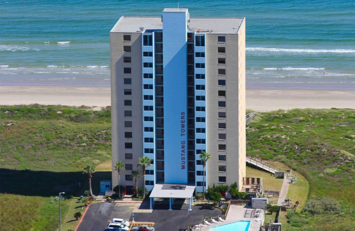 MT304 Beautiful Newly Remodeled Condo with Gulf Views, Beach Boardwalk and Communal Pool Hot Tub view 3